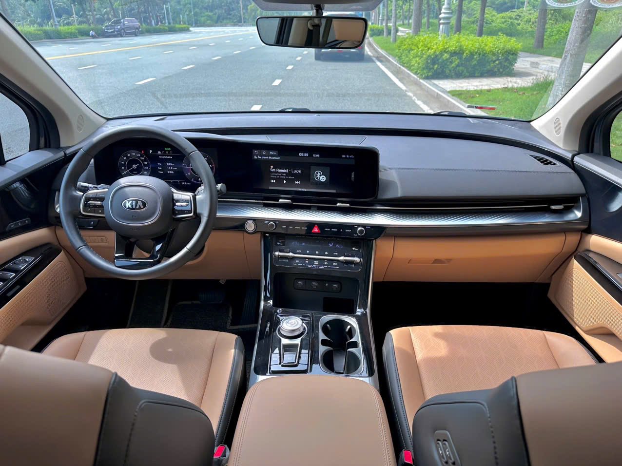 Cần bán xe Kia Carnival Premium 2.2D 8S sản xuất 2022, màu xanh lam