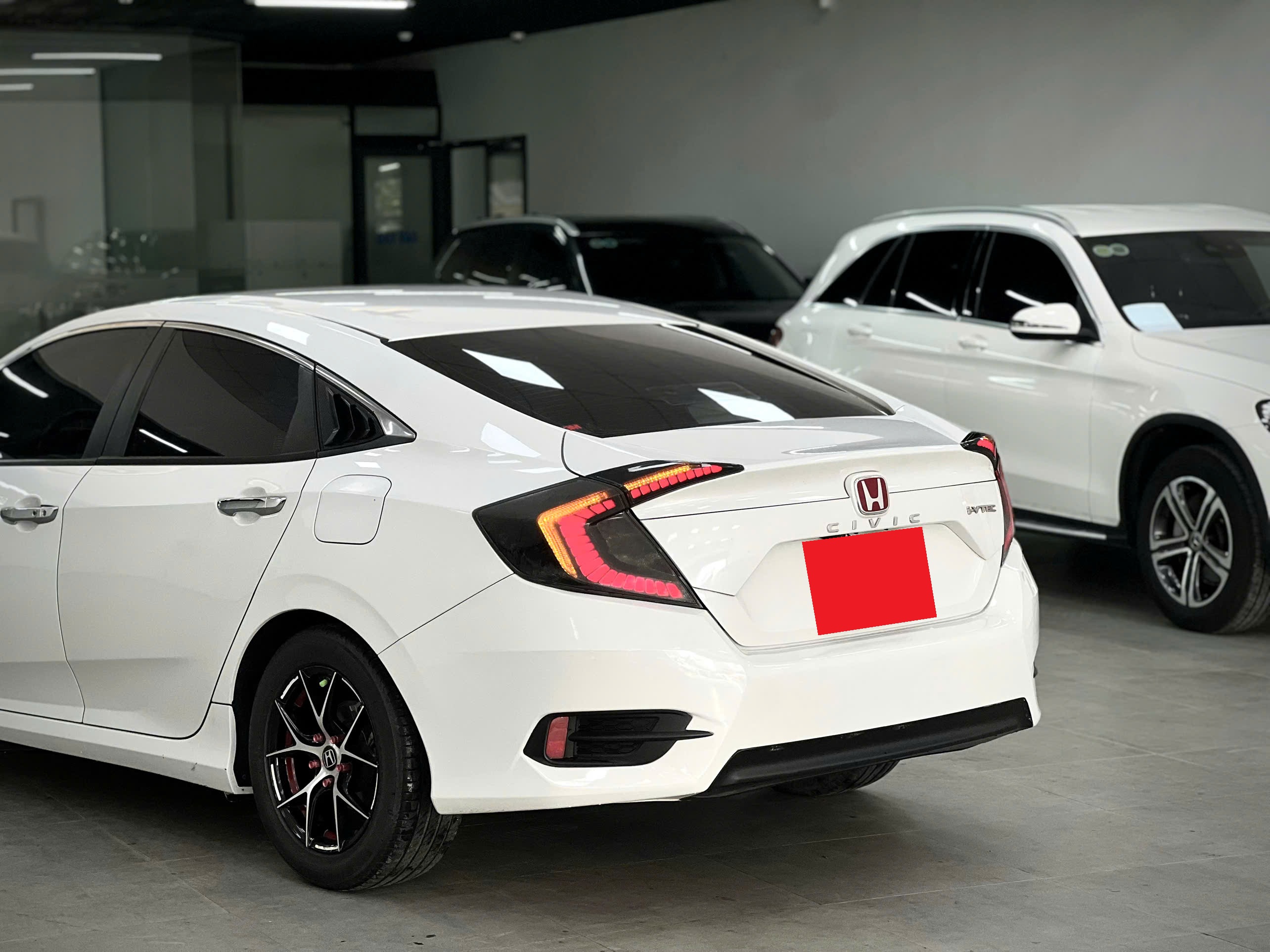 Bán xe Honda Civic 1.8G sản xuất 2021, màu trắng, nhập khẩu nguyên chiếc