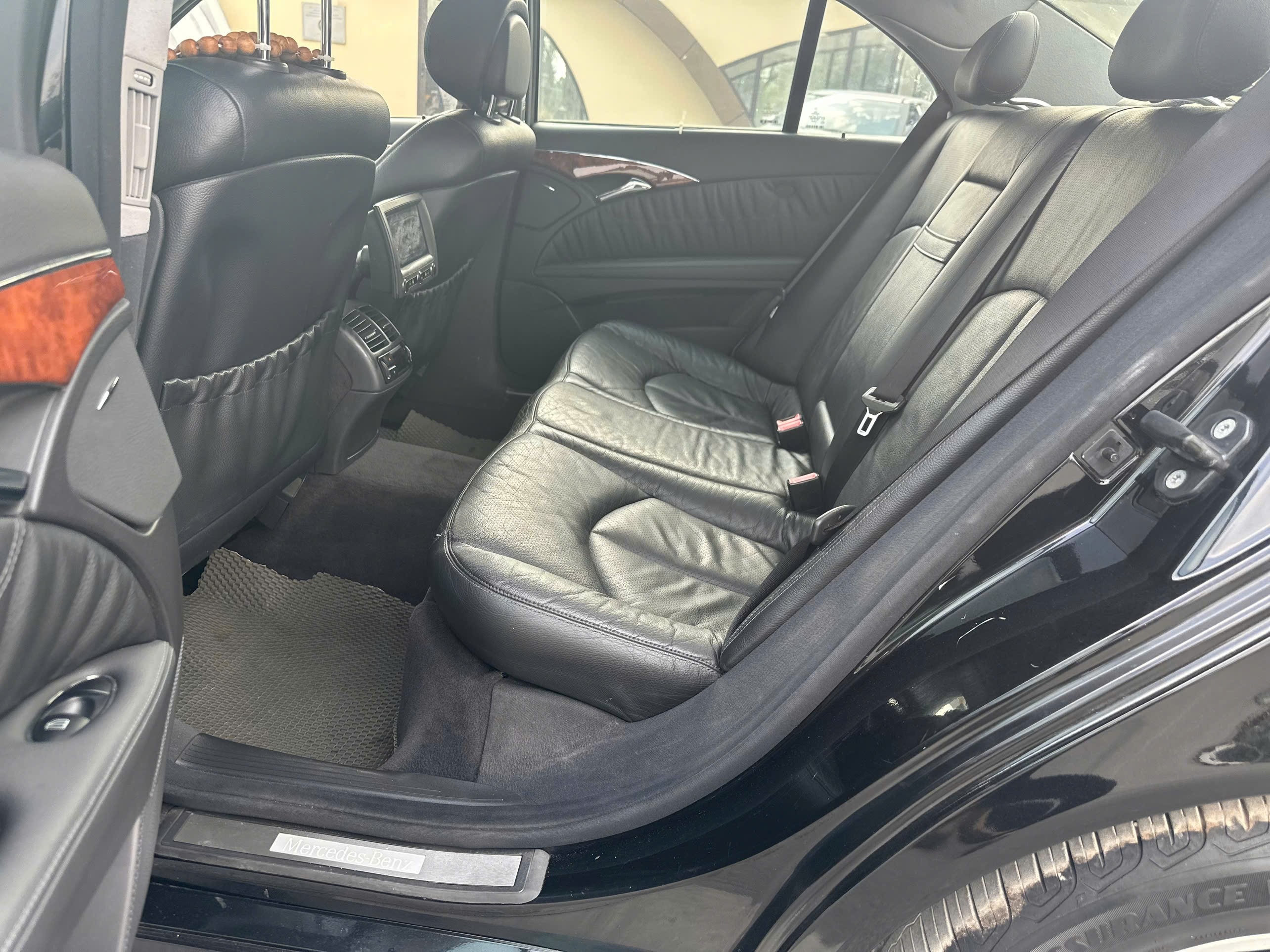 Cần bán Mercedes-Benz E class E280 năm sản xuất 2005, màu đen, giá 137tr