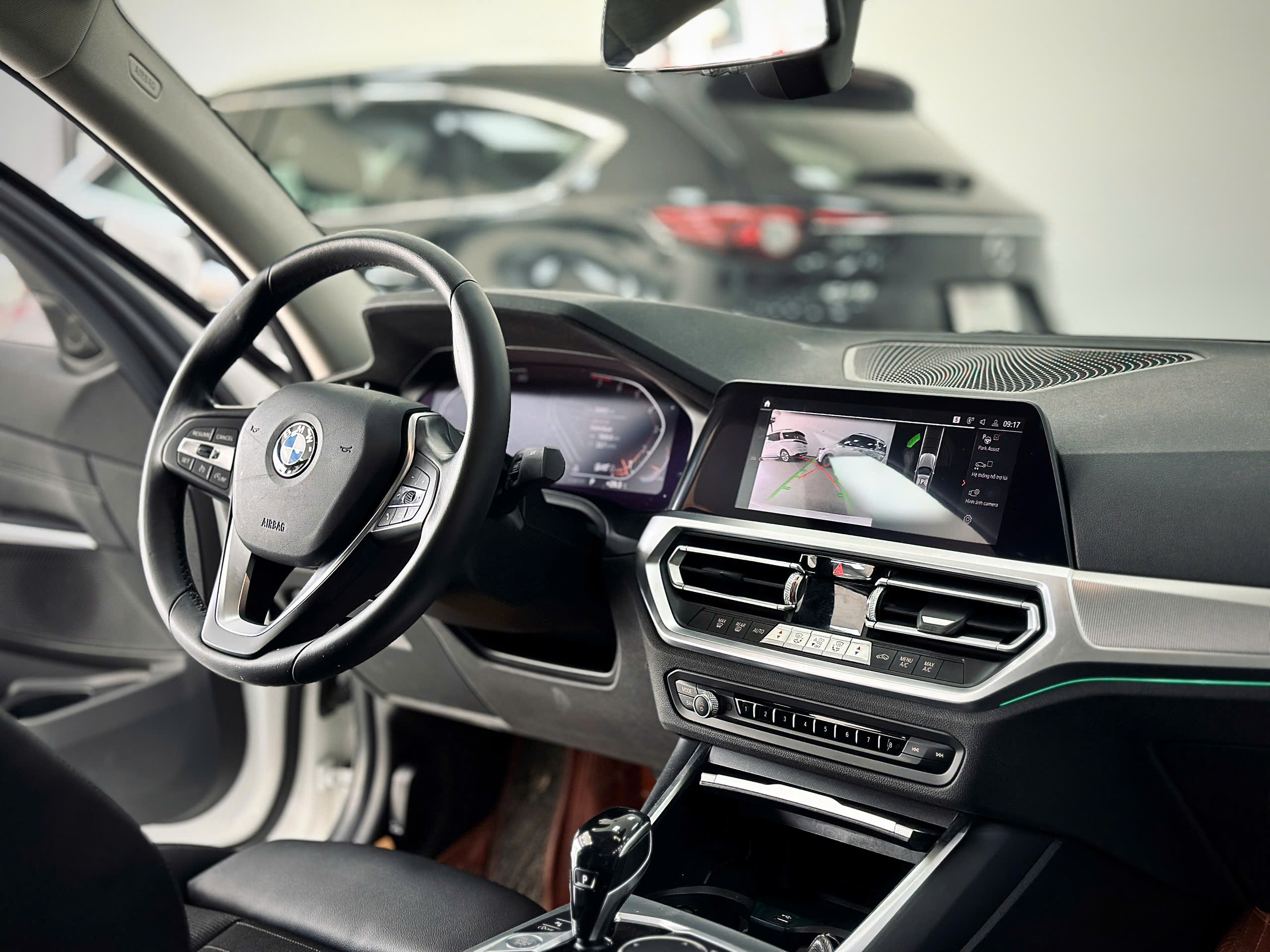 Bán BMW 3 Series 320i Sport Line sản xuất năm 2022, màu trắng, giá tốt