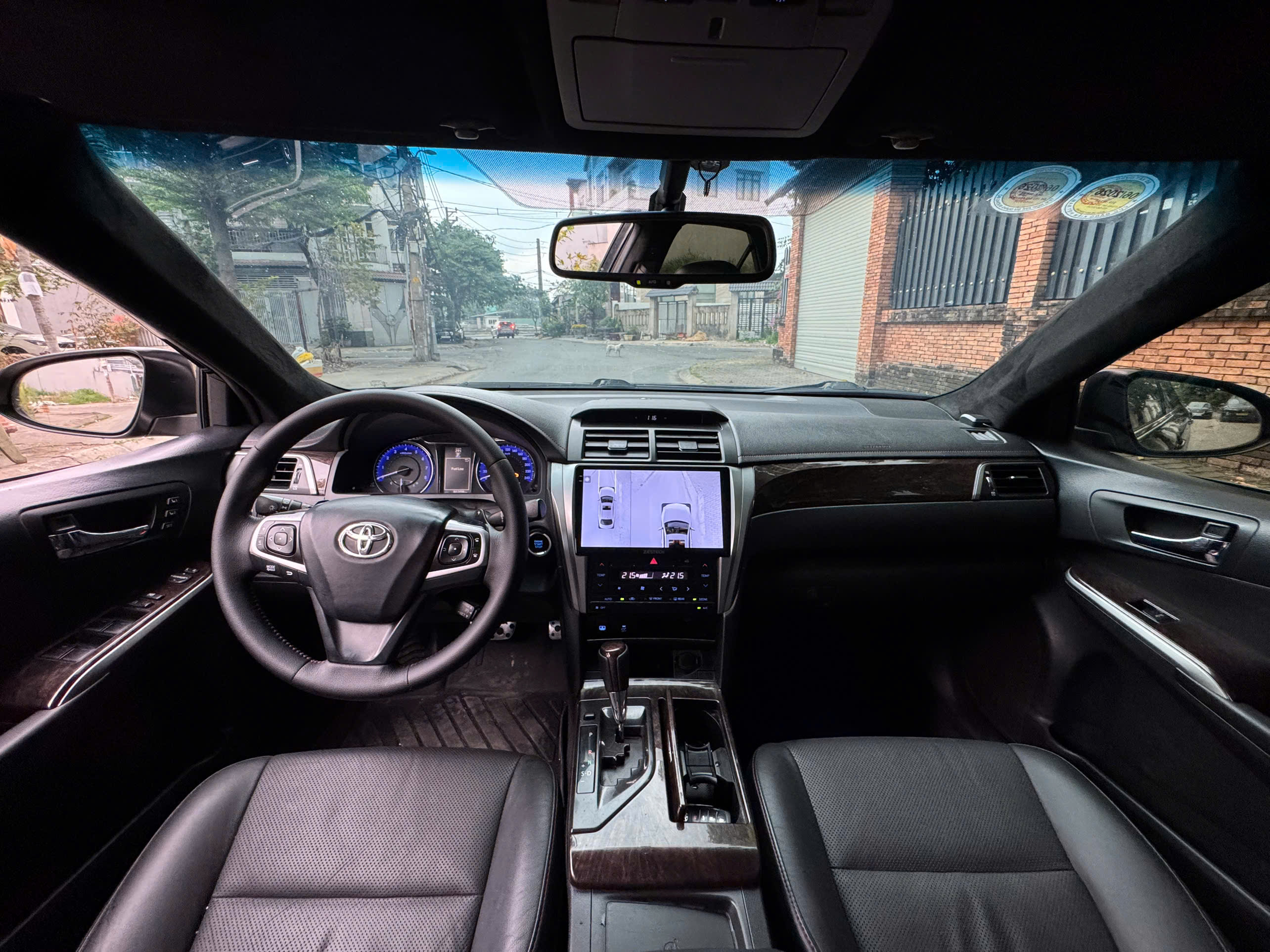 Cần bán xe Toyota Camry 2.5Q năm 2016, màu đen, giá tốt