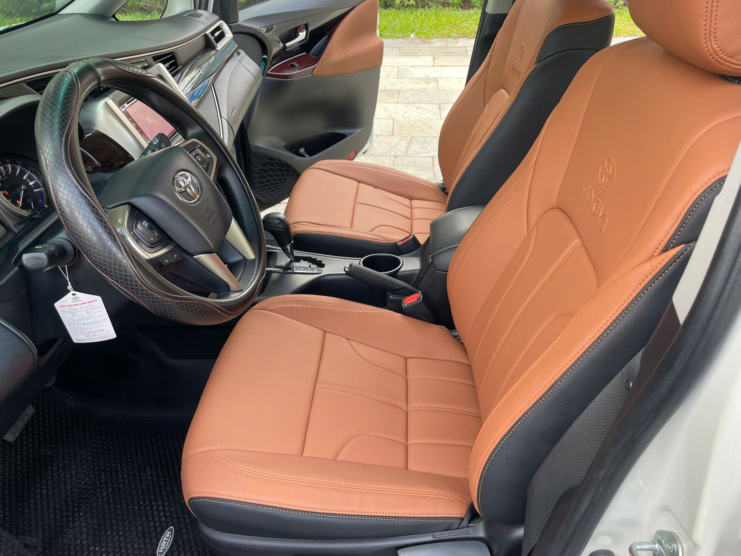 Cần bán Toyota Innova 2.0G năm sản xuất 2019, màu trắng