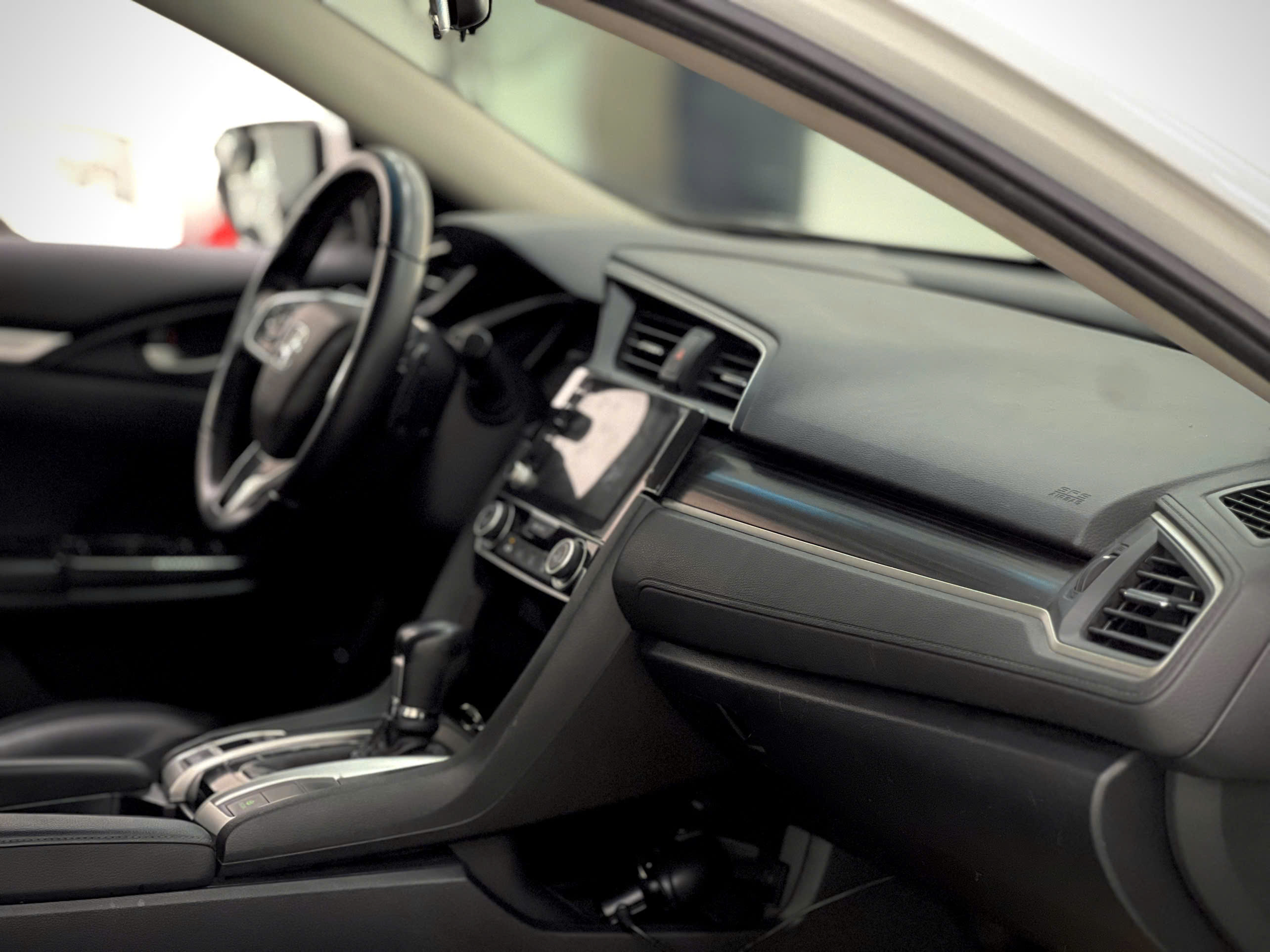 Bán xe Honda Civic 1.8G sản xuất 2021, màu trắng, nhập khẩu nguyên chiếc