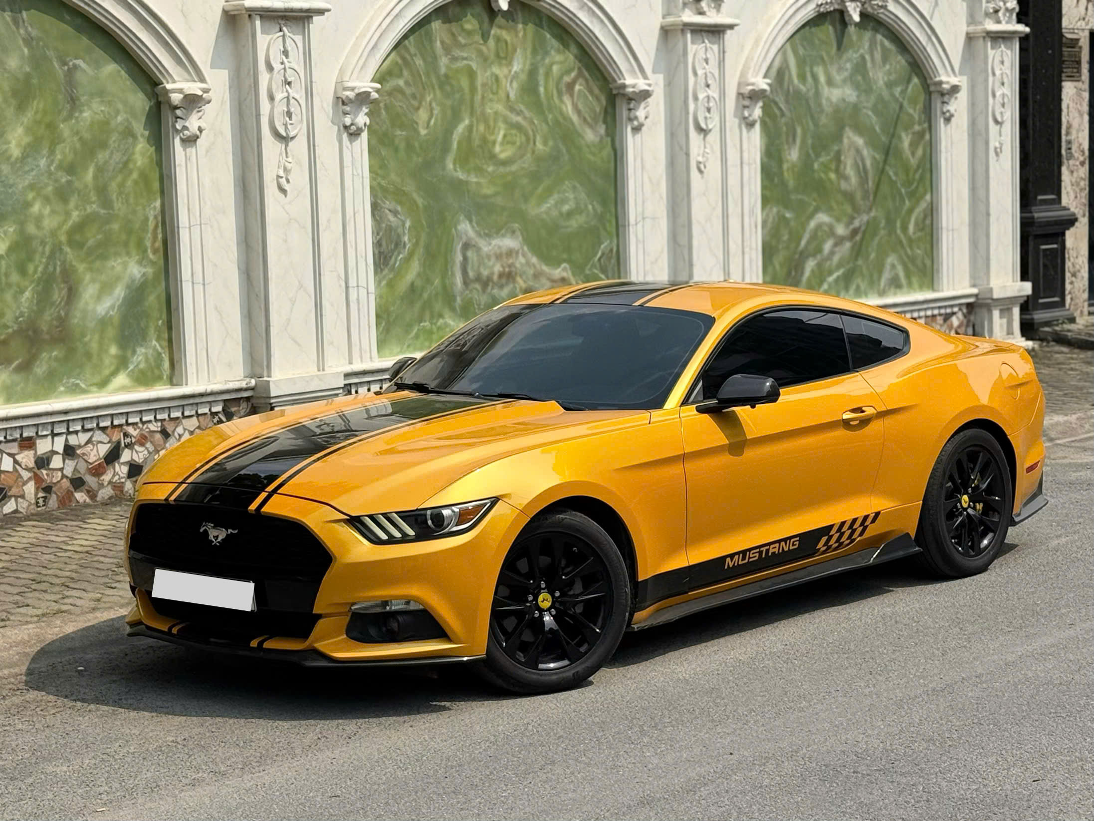 Cần bán xe Ford Mustang Ecoboost sản xuất 2015, màu vàng, nhập khẩu, 1.22 tỉ