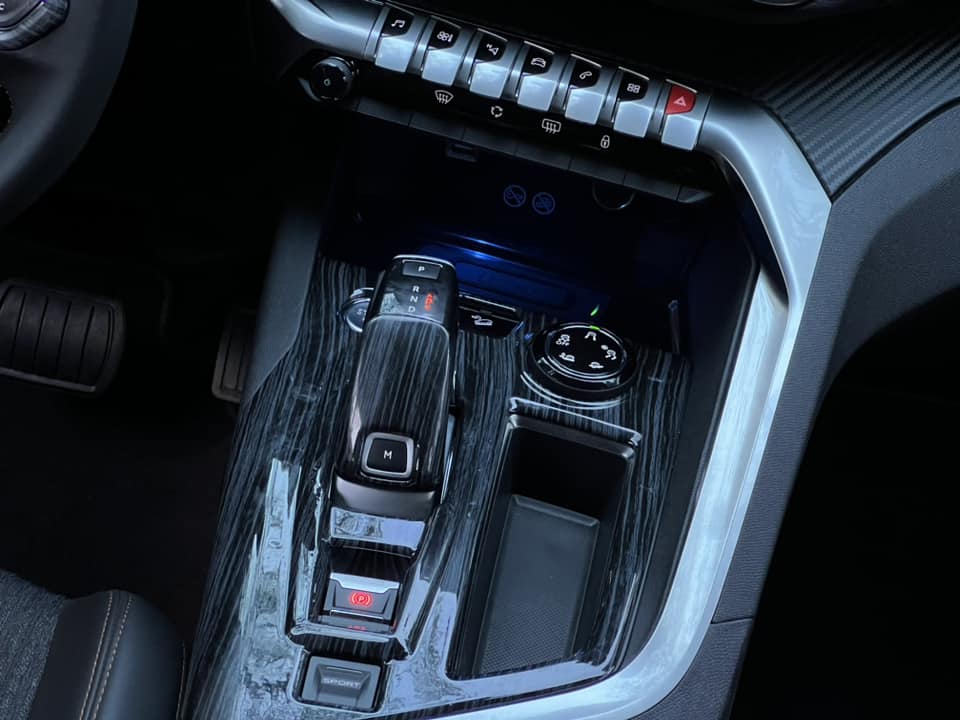 Bán ô tô Peugeot 3008 AT năm 2022, màu trắng