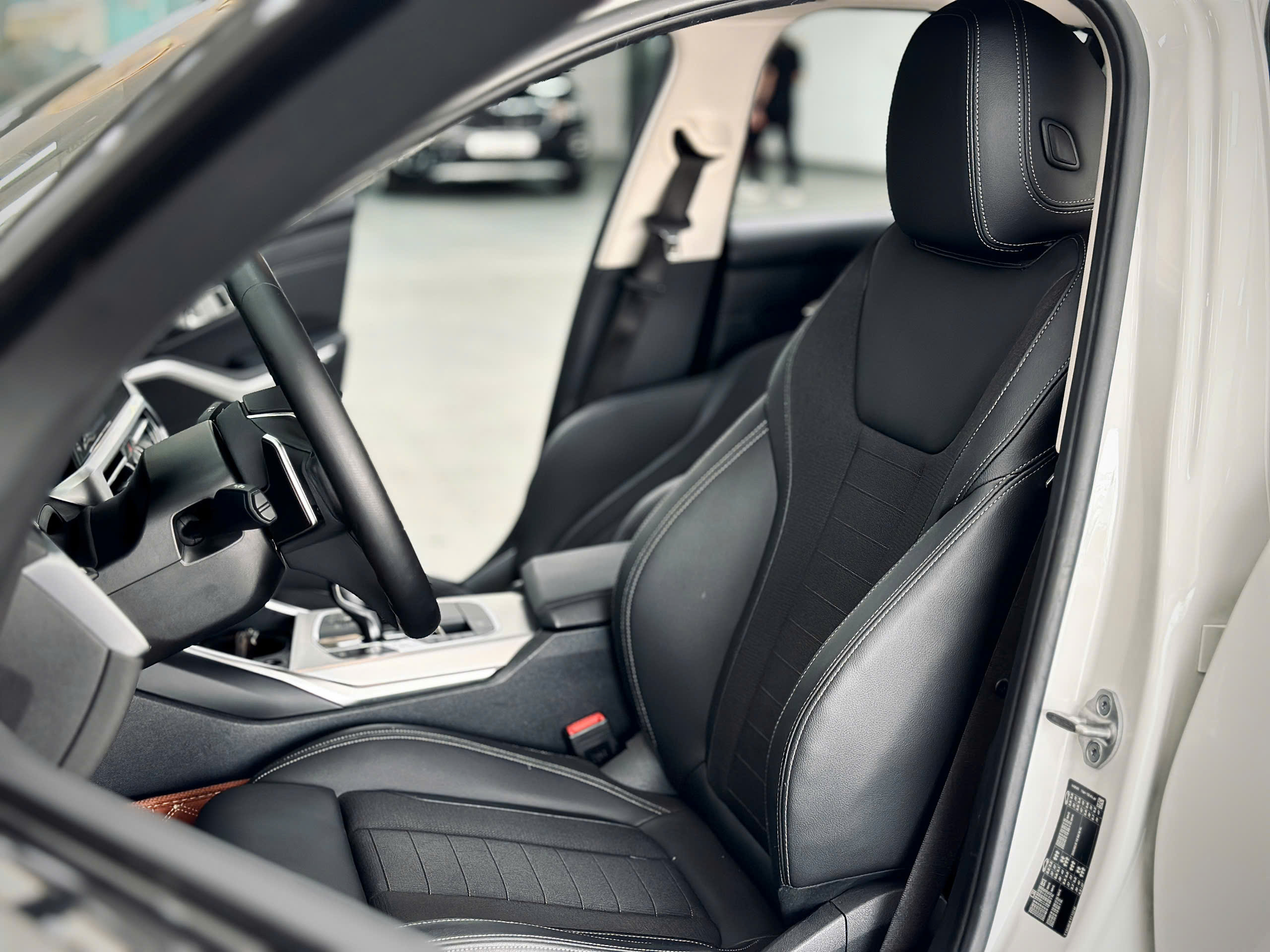 Bán BMW 3 Series 320i Sport Line sản xuất năm 2022, màu trắng, giá tốt