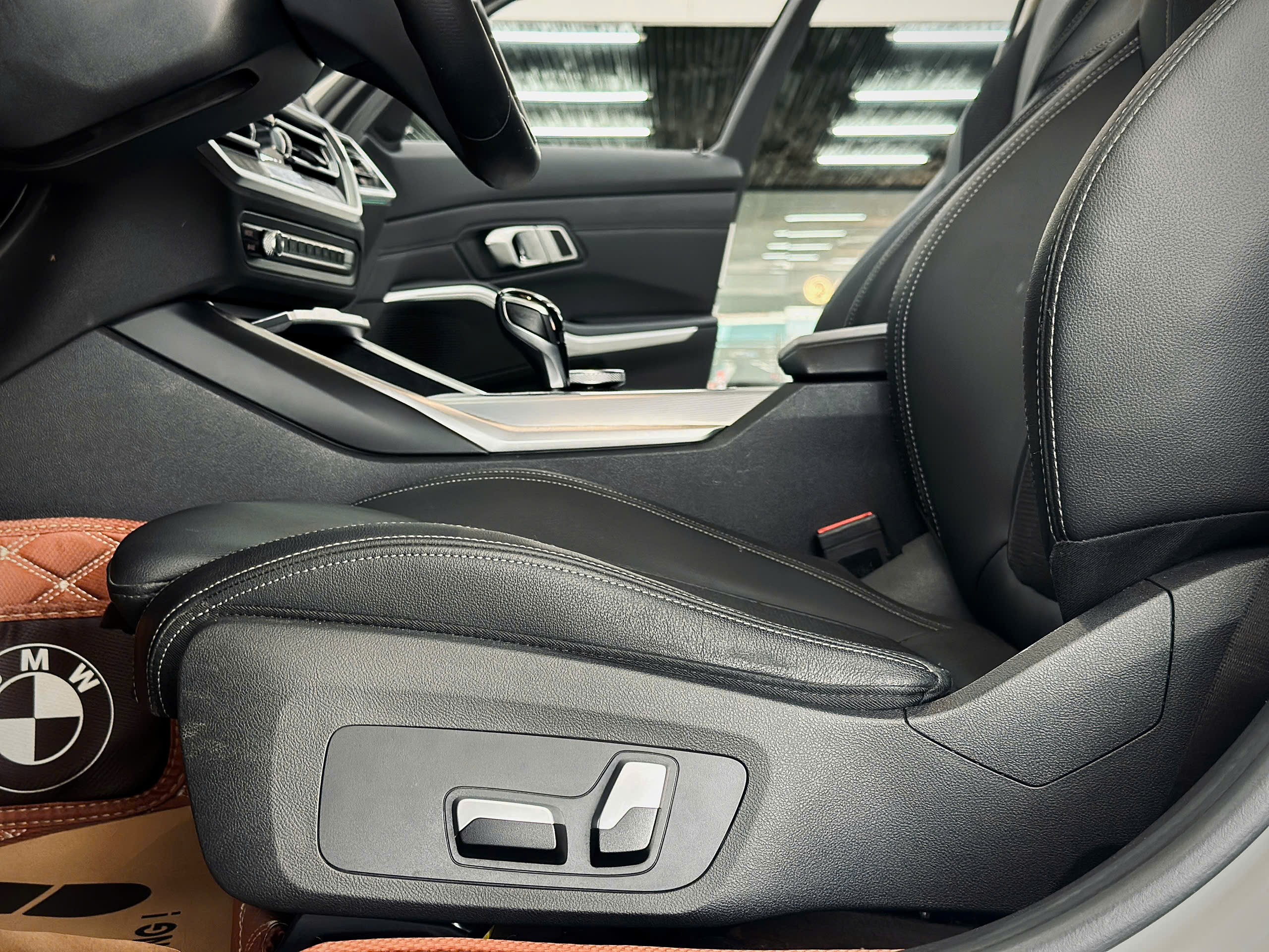 Bán BMW 3 Series 320i Sport Line sản xuất năm 2022, màu trắng, giá tốt