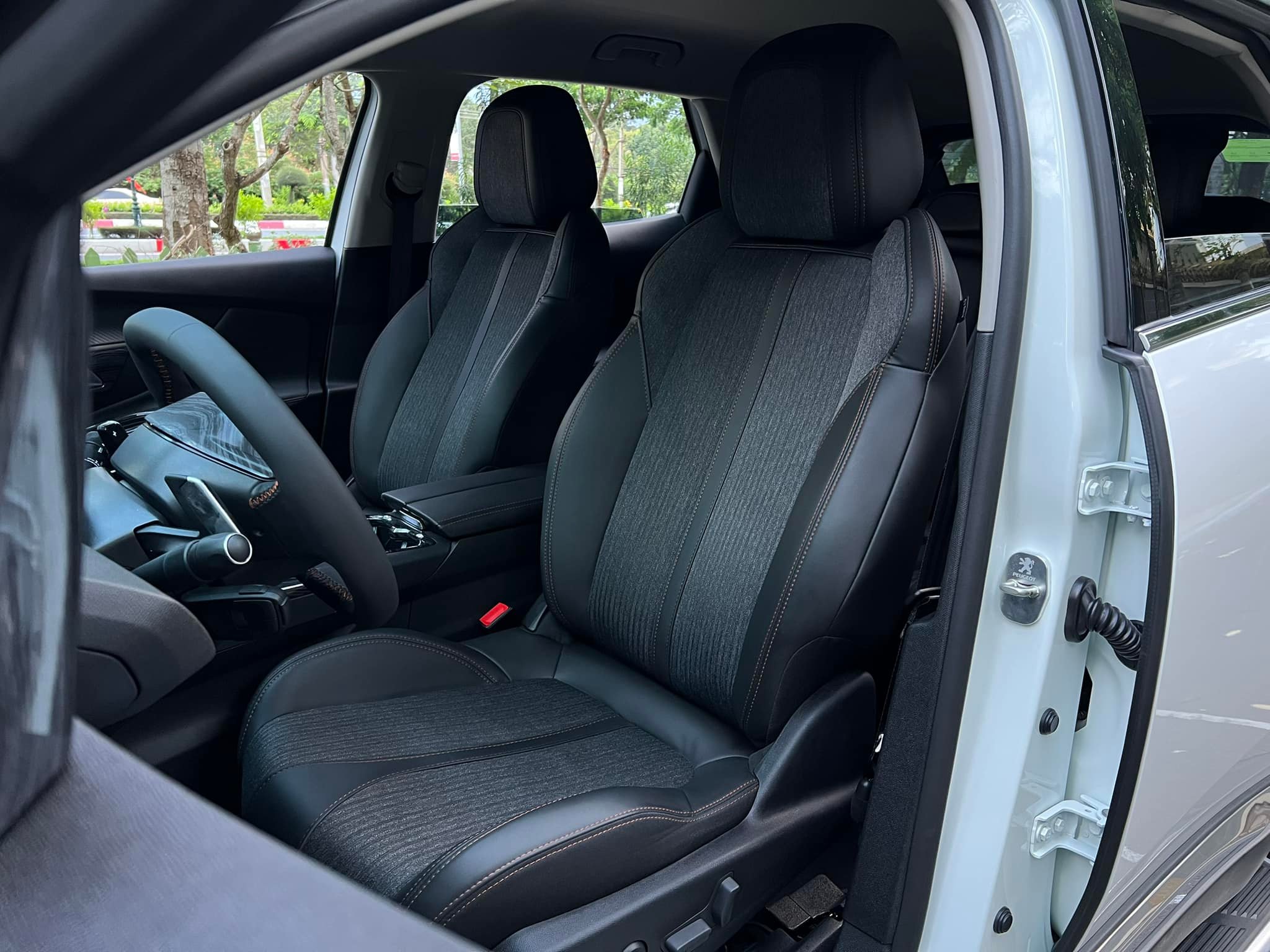 Bán ô tô Peugeot 3008 AT năm 2022, màu trắng