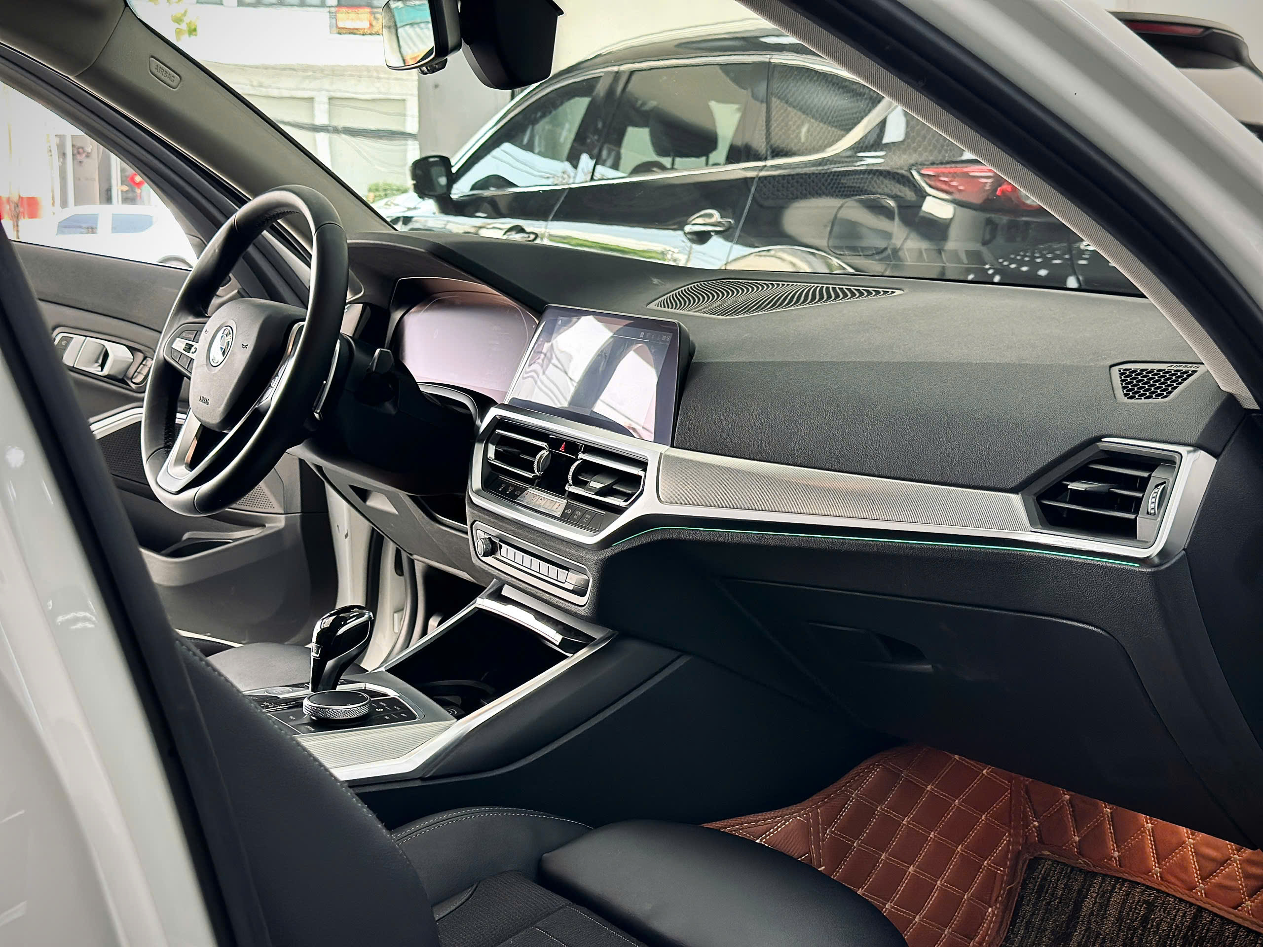 Bán BMW 3 Series 320i Sport Line sản xuất năm 2022, màu trắng, giá tốt