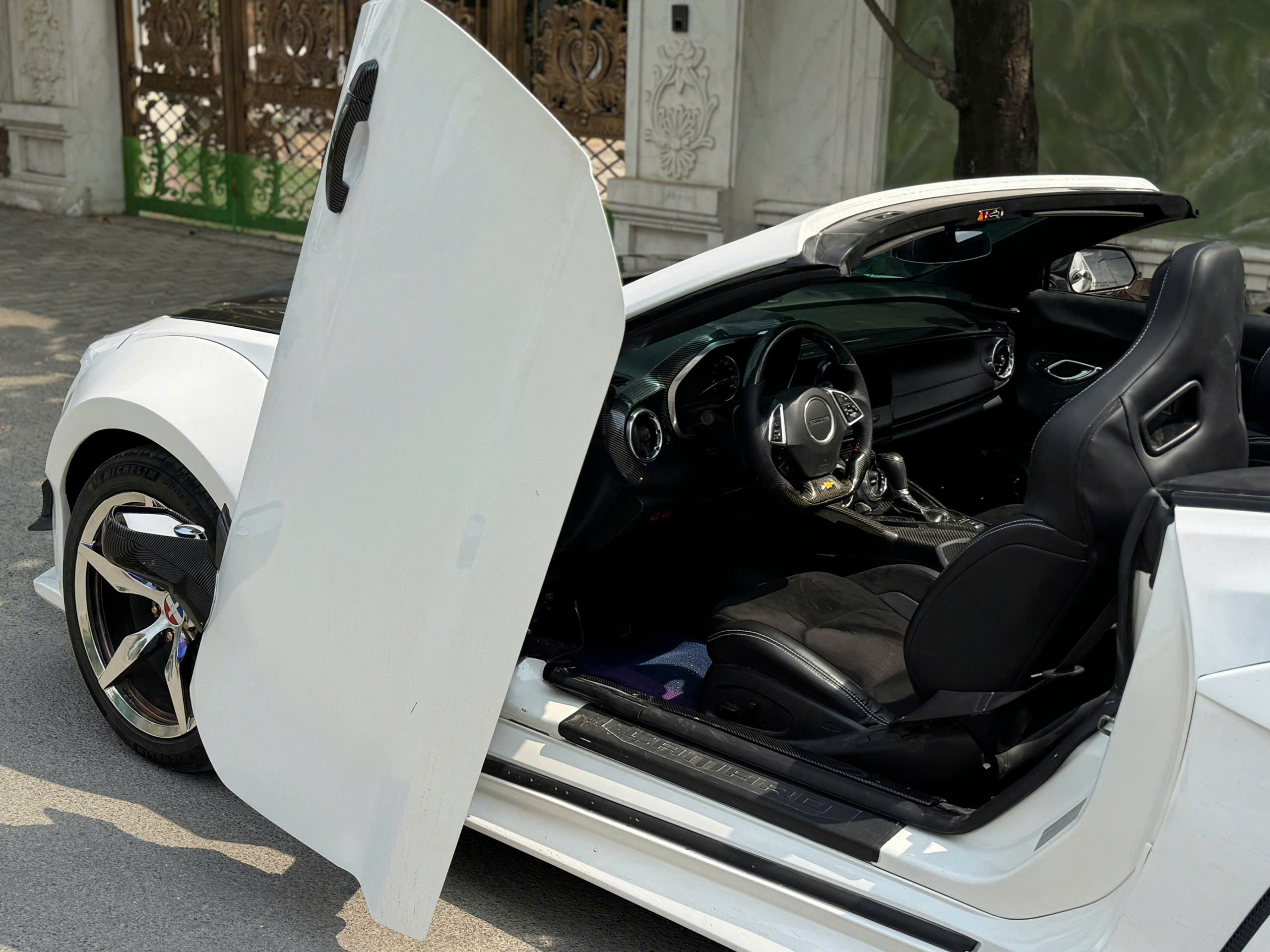 Bán ô tô Chevrolet Camaro 2.0 Turbo năm sản xuất 2016, màu trắng, xe nhập