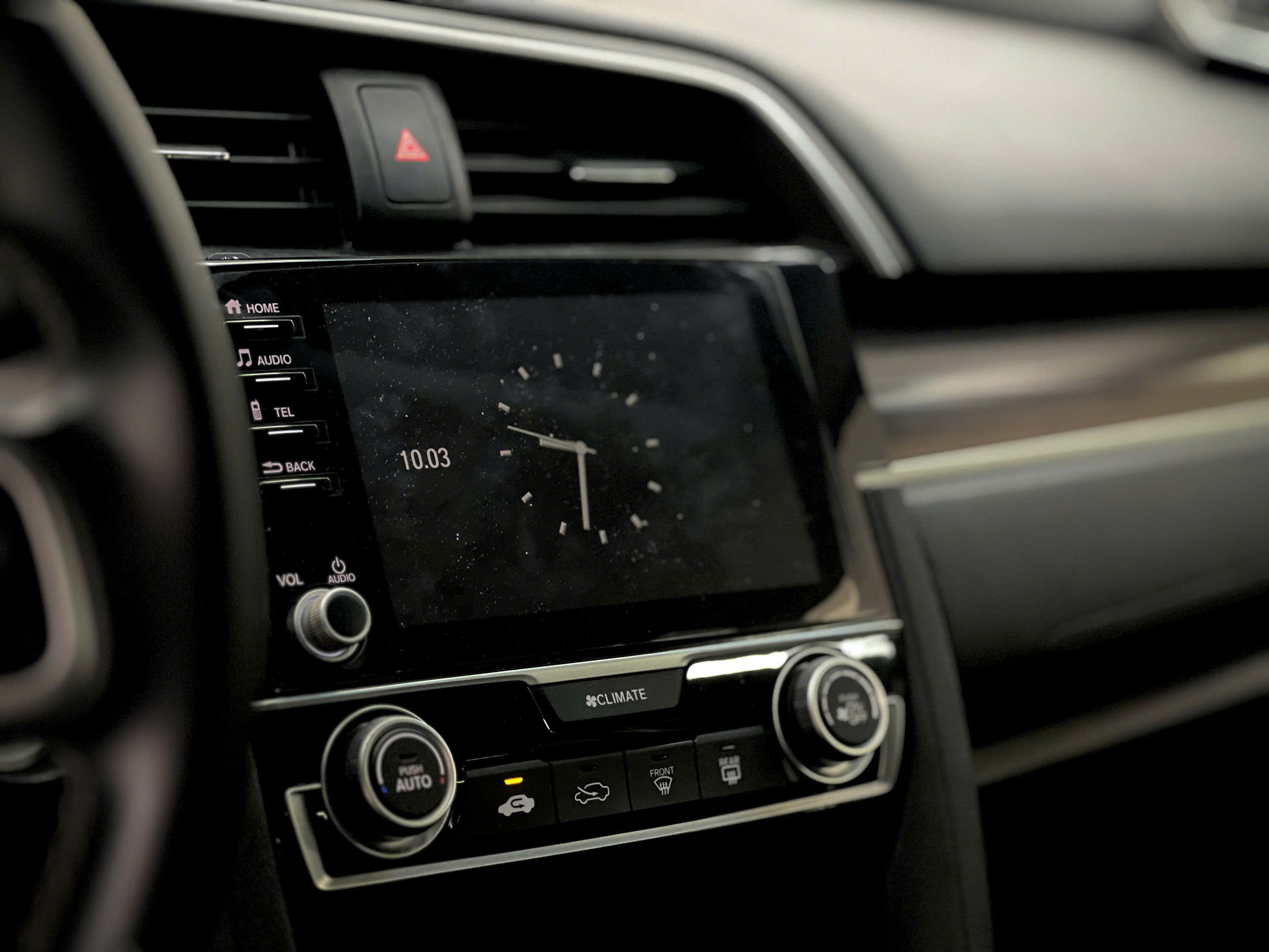 Bán xe Honda Civic 1.8G sản xuất 2021, màu trắng, nhập khẩu nguyên chiếc