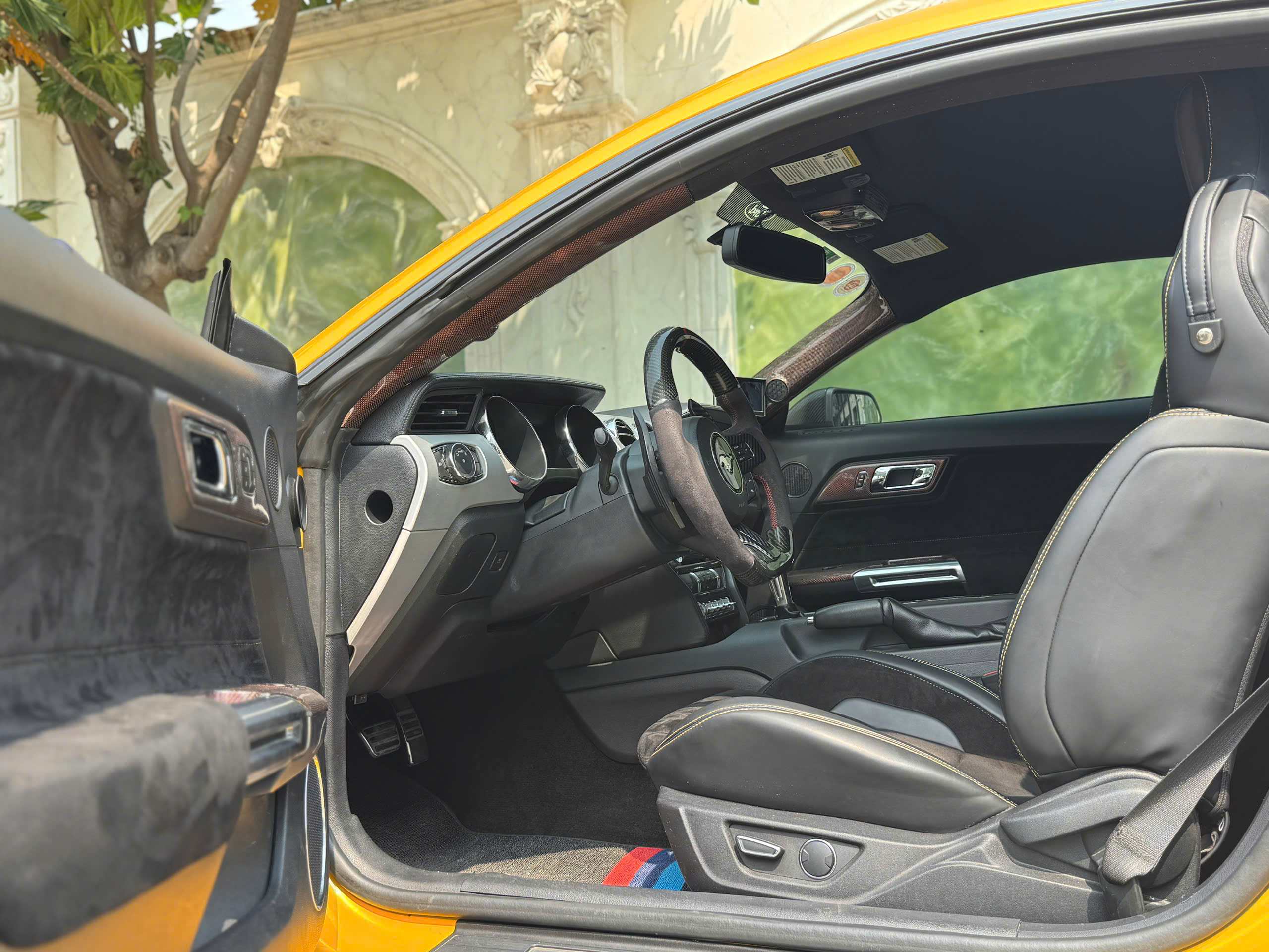 Cần bán xe Ford Mustang Ecoboost sản xuất 2015, màu vàng, nhập khẩu, 1.22 tỉ