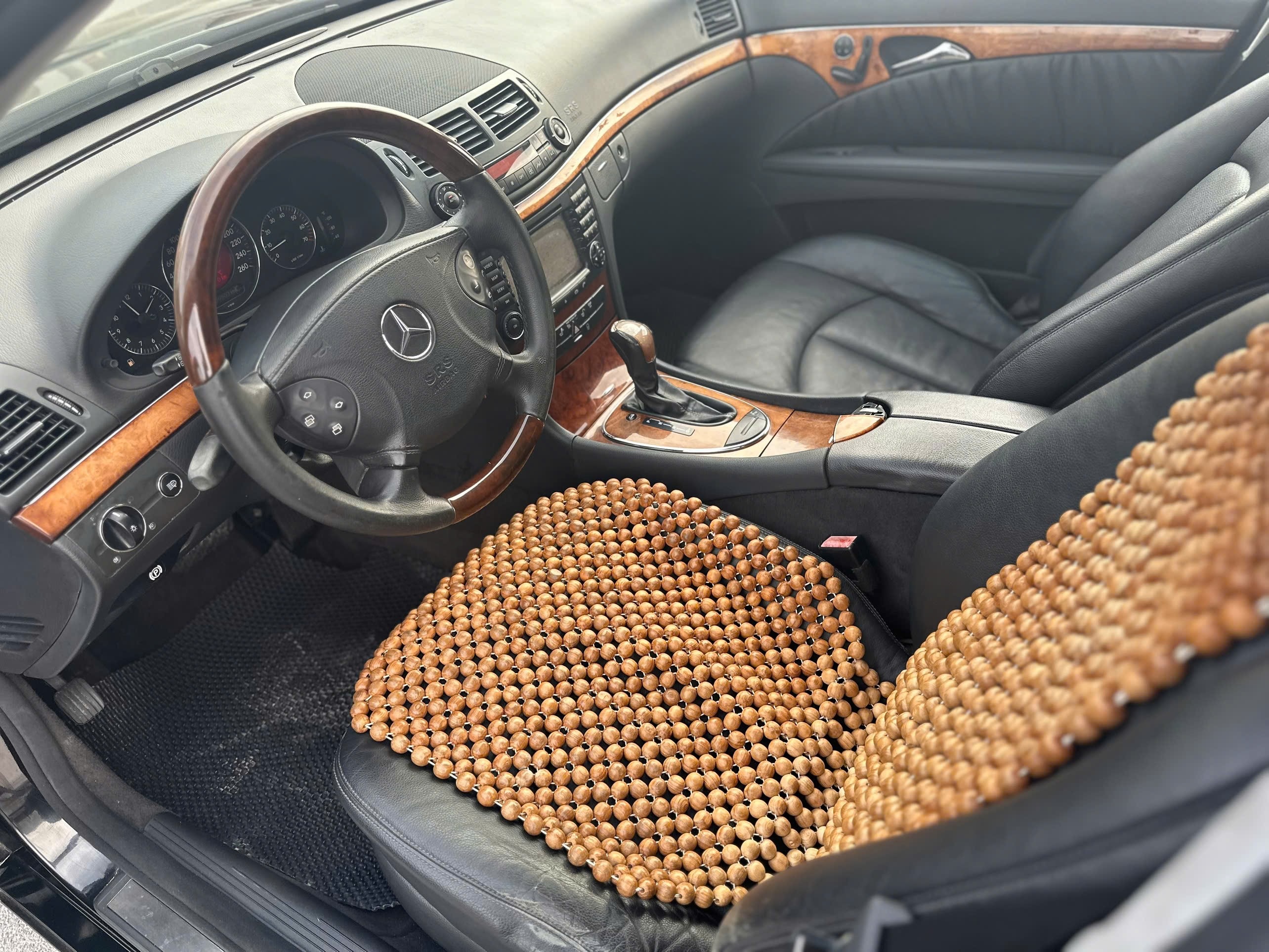 Cần bán Mercedes-Benz E class E280 năm sản xuất 2005, màu đen, giá 137tr