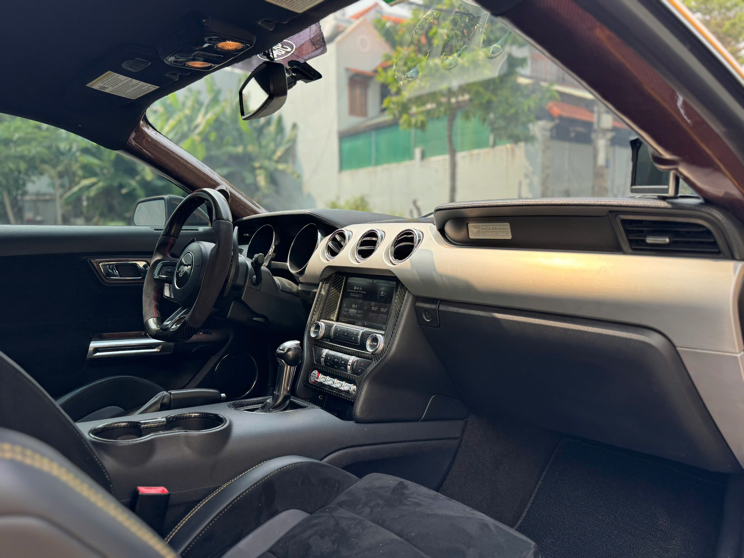 Cần bán xe Ford Mustang Ecoboost sản xuất 2015, màu vàng, nhập khẩu, 1.22 tỉ