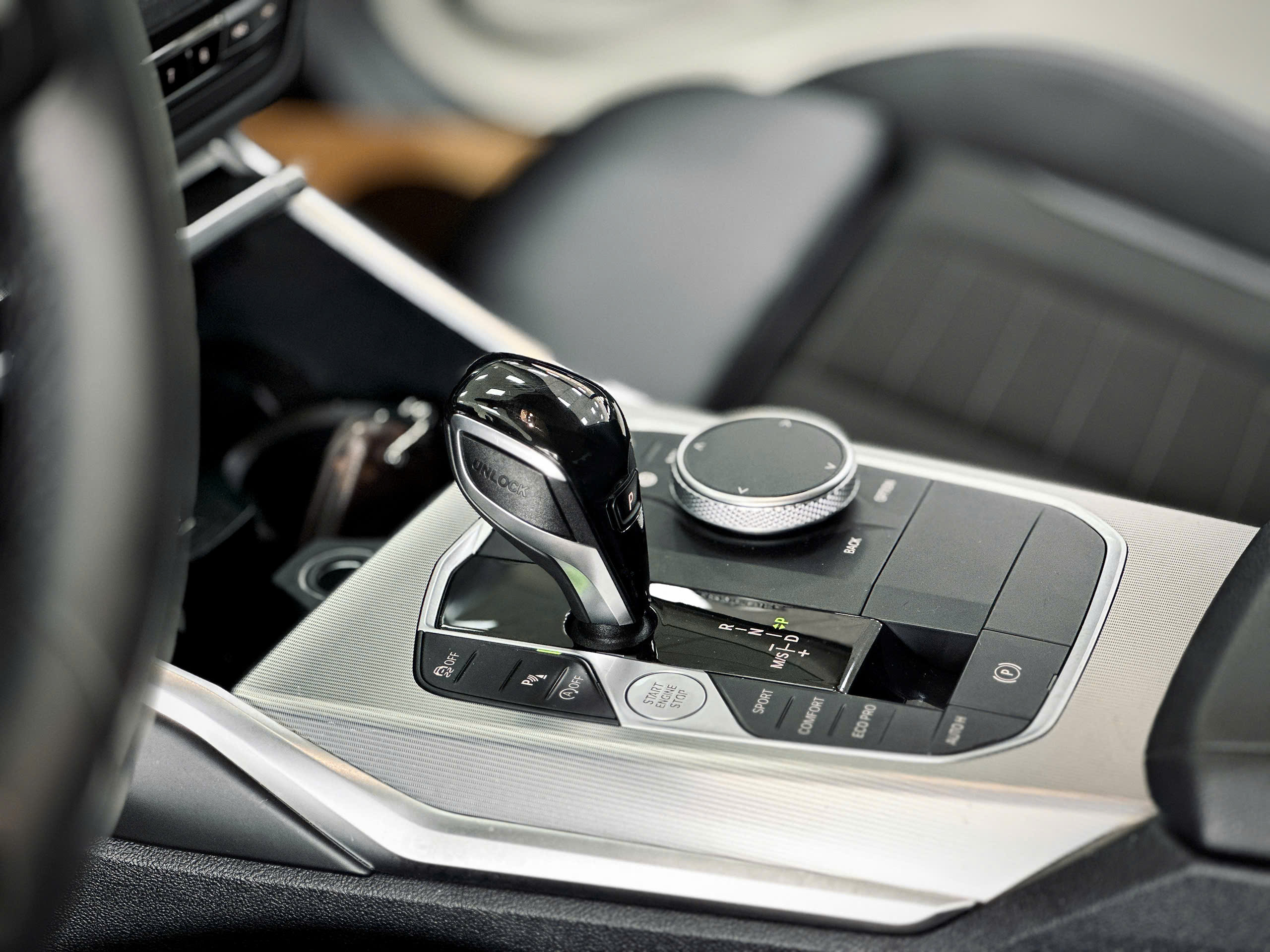 Bán BMW 3 Series 320i Sport Line sản xuất năm 2022, màu trắng, giá tốt