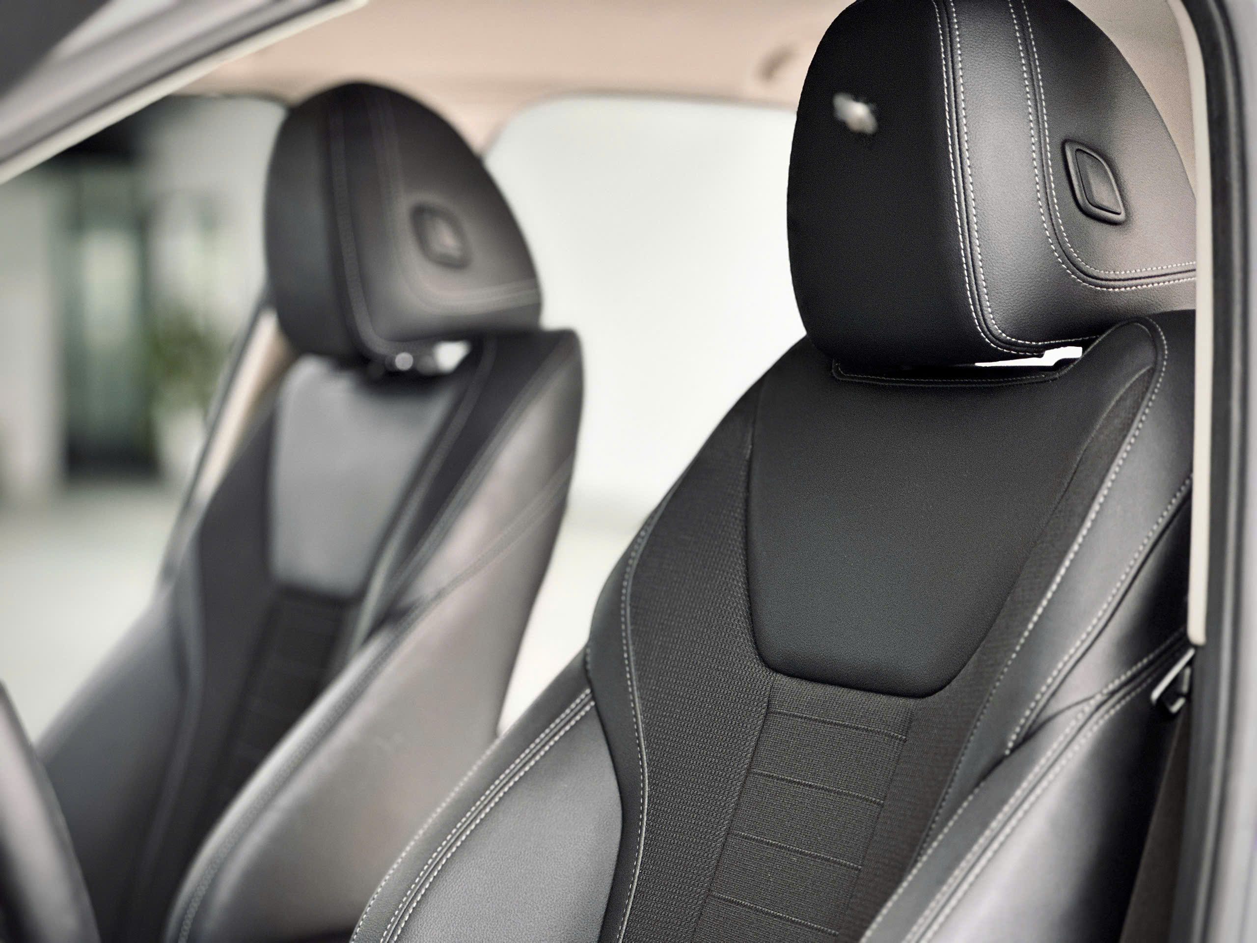 Bán BMW 3 Series 320i Sport Line sản xuất năm 2022, màu trắng, giá tốt