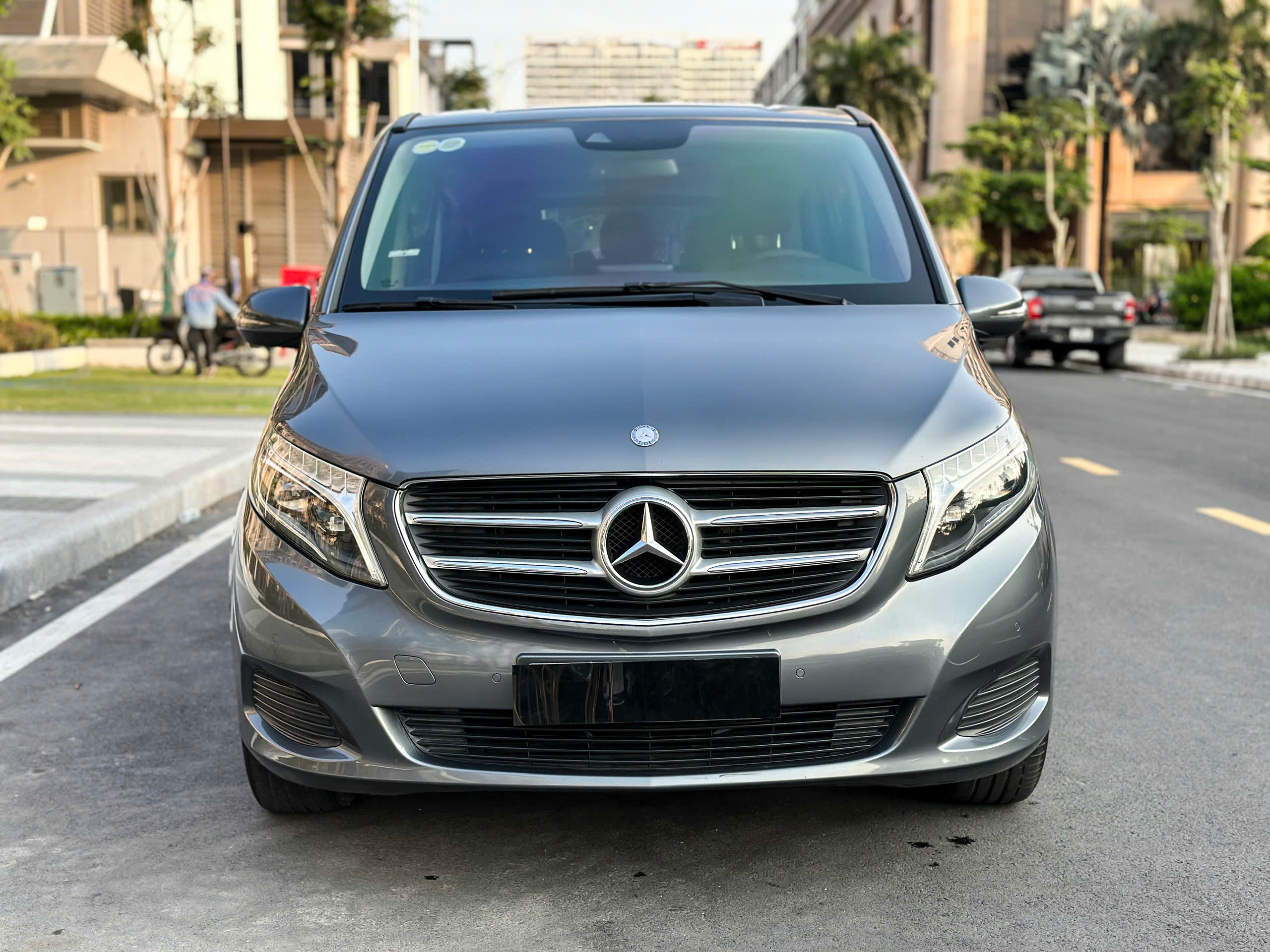 Bán xe Mercedes-Benz V Class V250 Avantgarde sản xuất năm 2016, màu xám (ghi), nhập khẩu nguyên chiếc