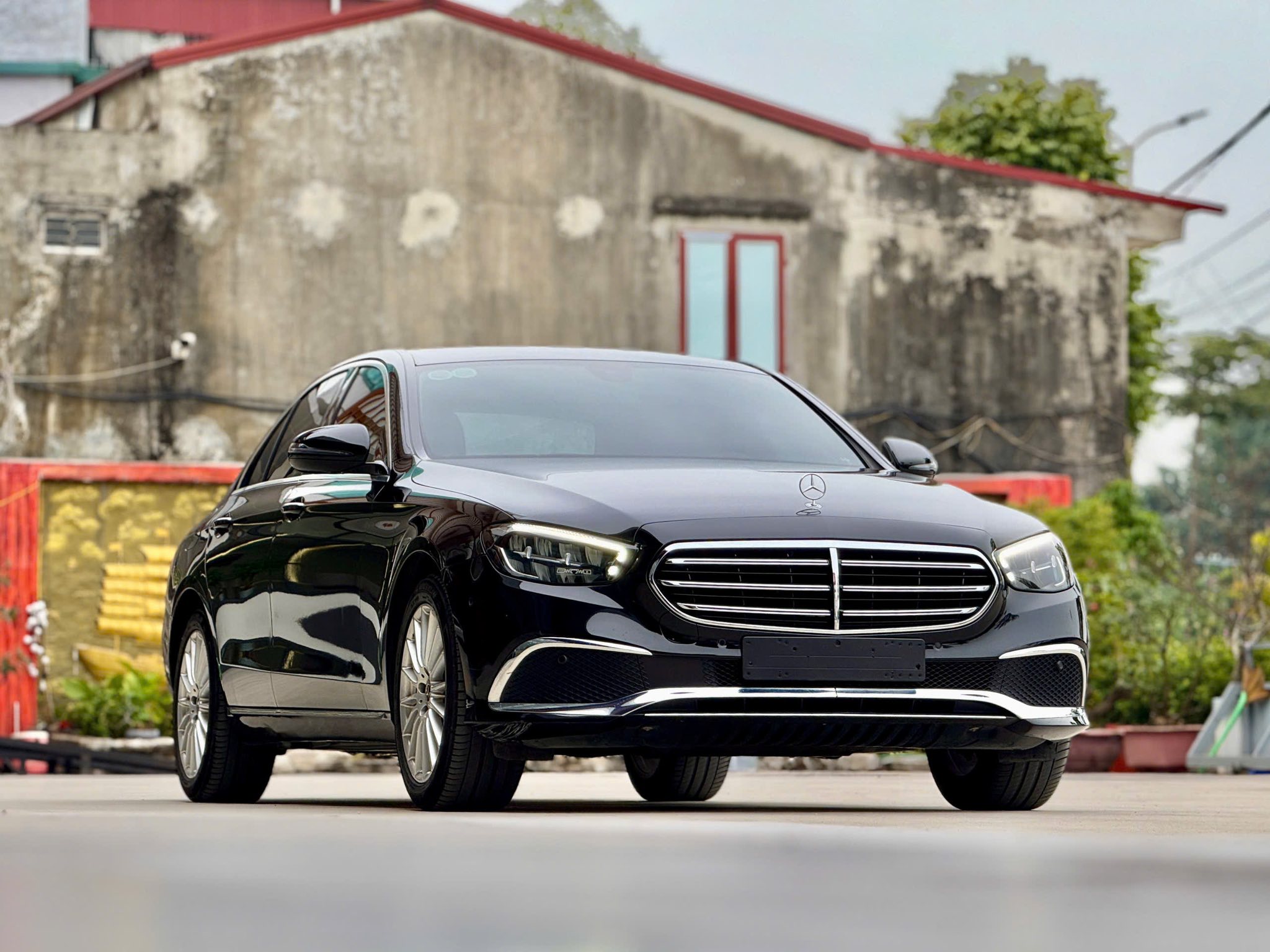 Cần bán Mercedes-Benz E class E200 Exclusive sản xuất năm 2022, màu đen, 1.499 tỉ