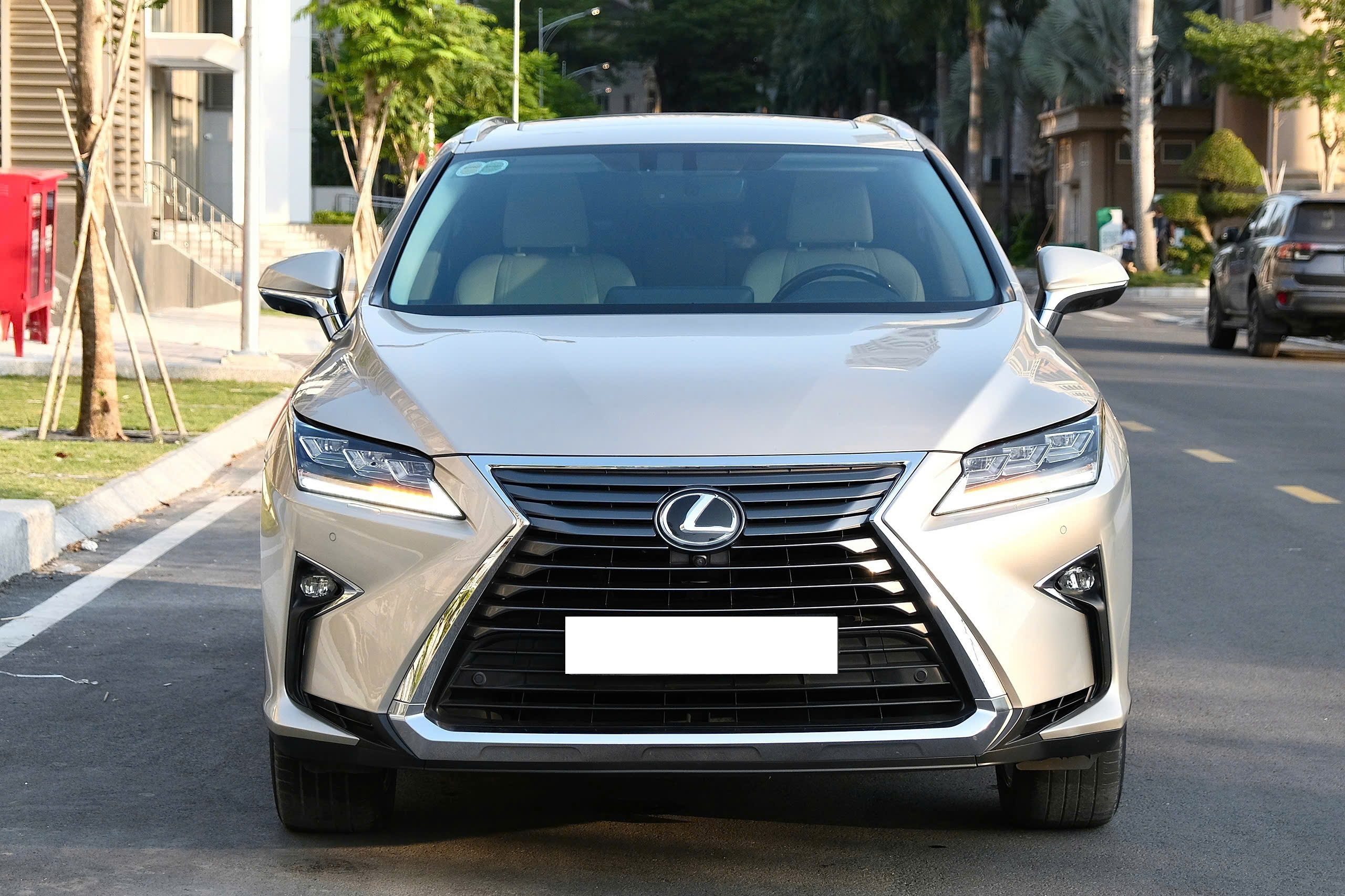 Bán Lexus RX 350L sản xuất 2019, màu vàng, xe nhập, 2.699 tỉ