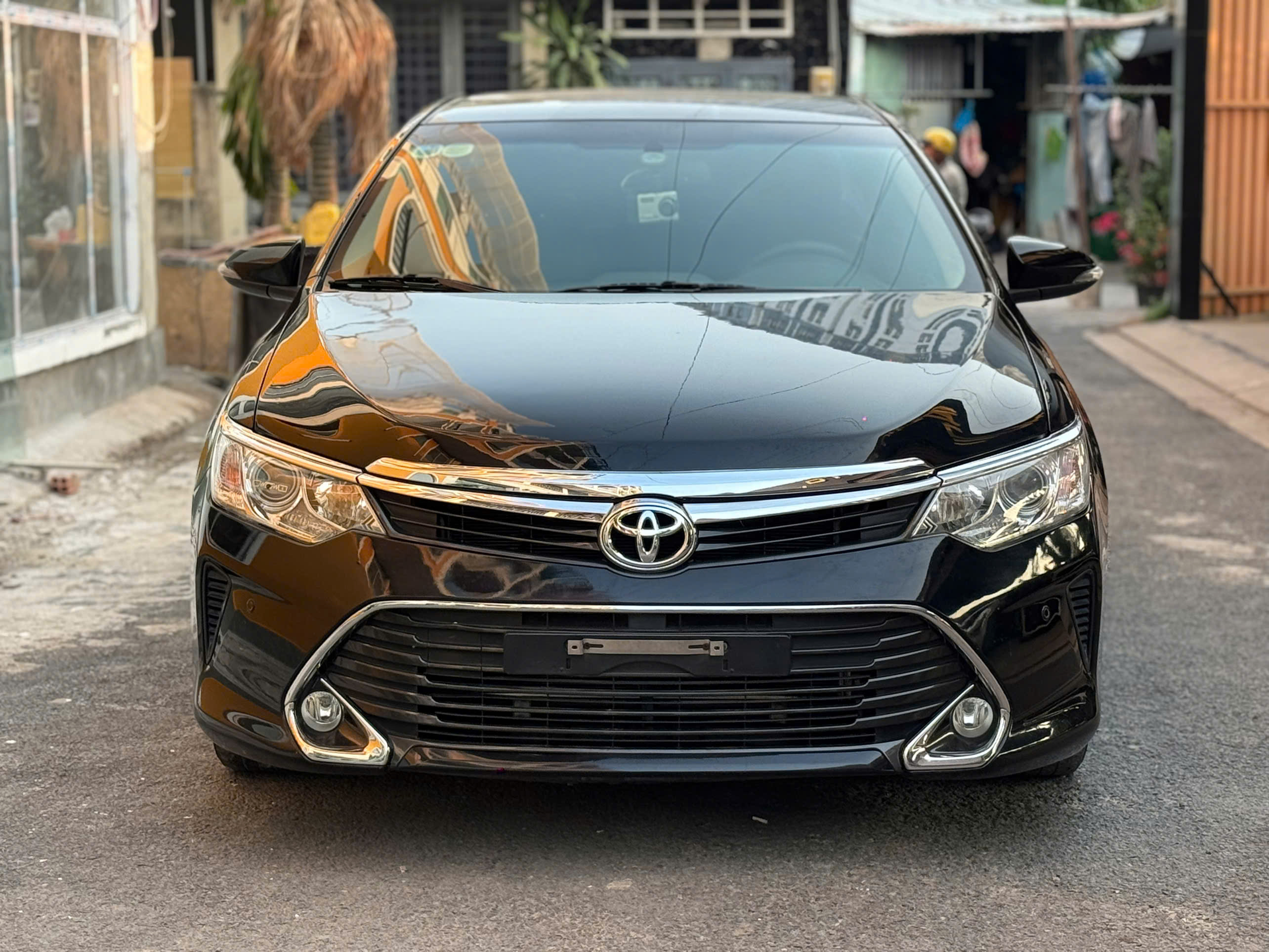 Bán Toyota Camry 2.5Q sản xuất 2018, màu đen, 610 triệu