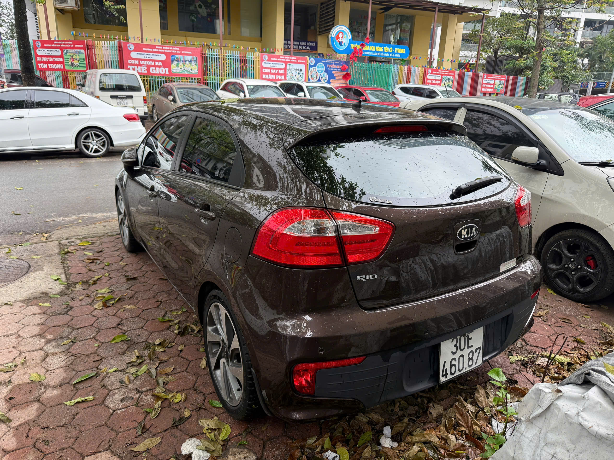 Xe KIA RIO HATCHBACK AT 1.4 nhập khẩu nguyên chiếc 5 chỗ