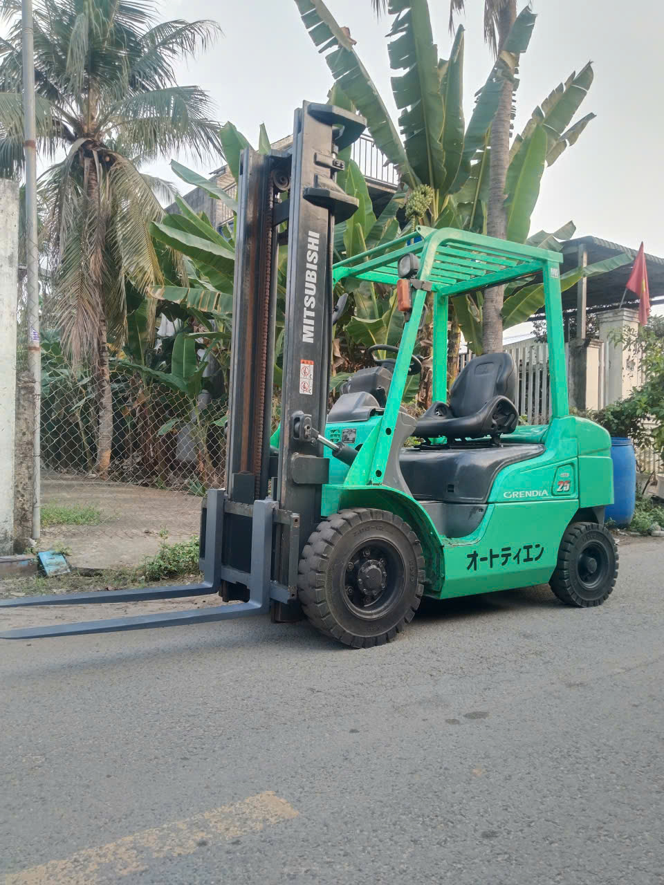 Bán xe nâng Mitsubishi Grendia 2.5 tấn sản xuất năm 2009