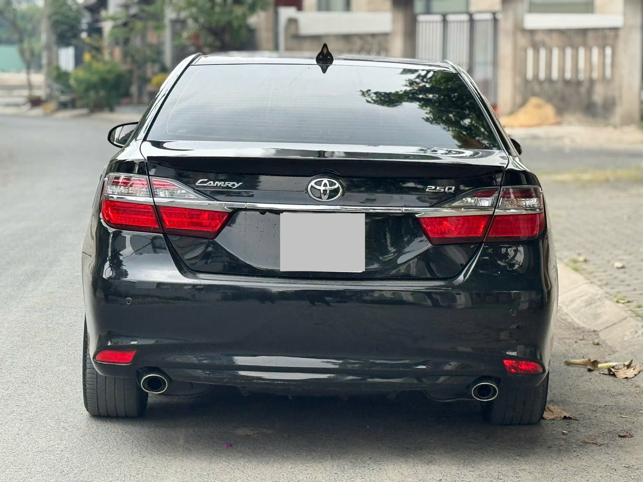 Cần bán xe Toyota Camry 2.5Q năm 2016, màu đen, giá tốt