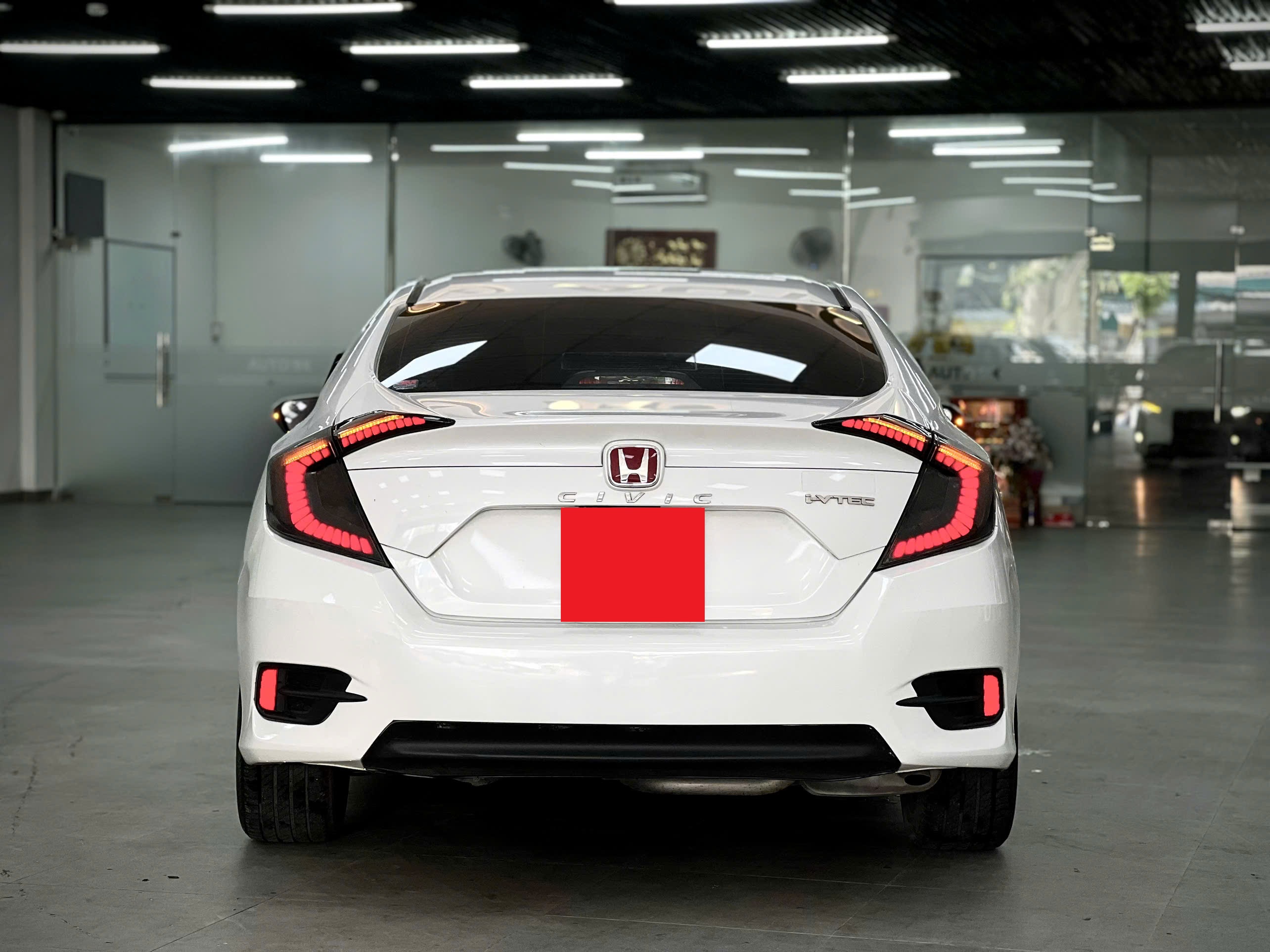 Bán xe Honda Civic 1.8G sản xuất 2021, màu trắng, nhập khẩu nguyên chiếc