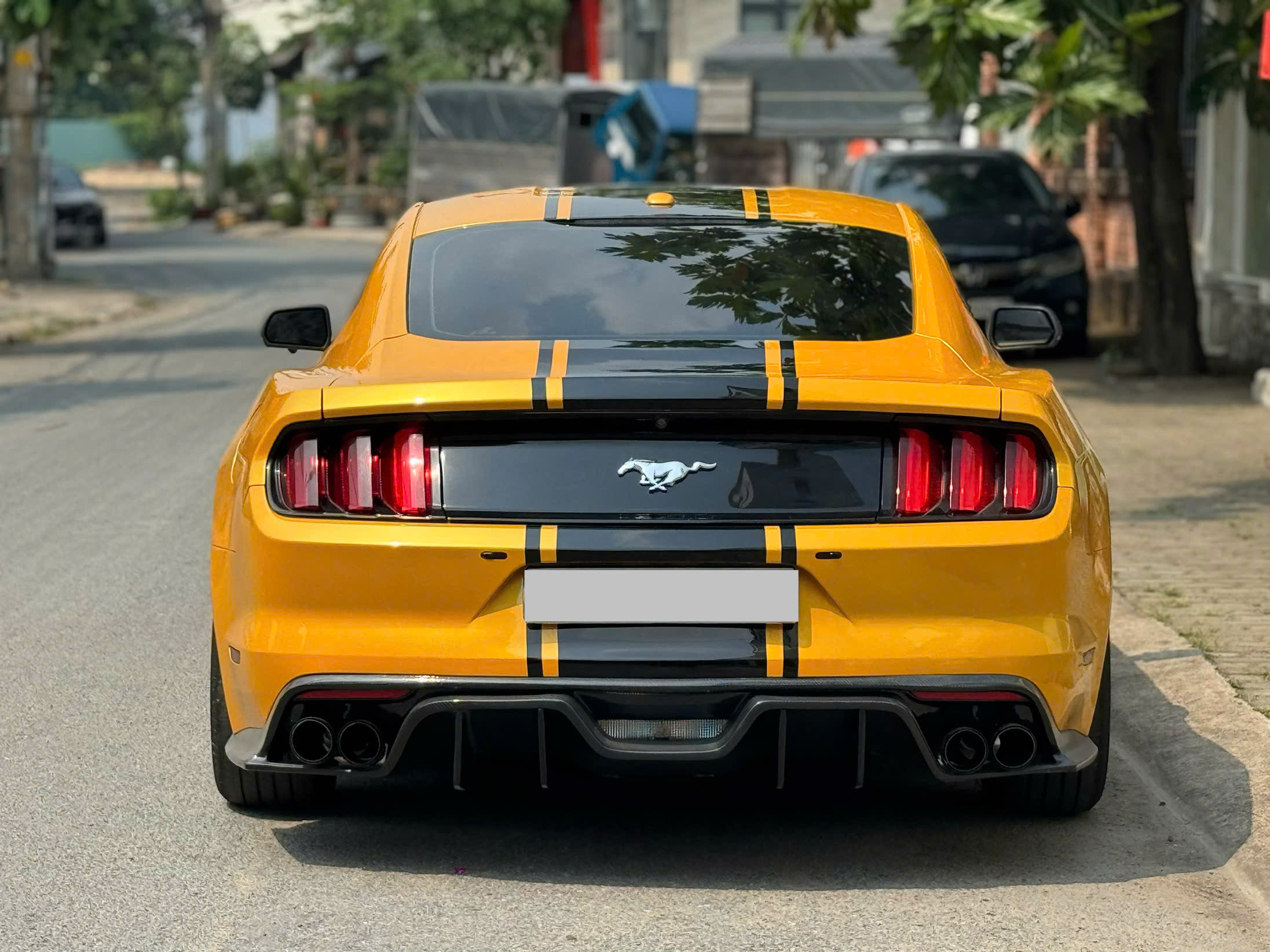 Cần bán xe Ford Mustang Ecoboost sản xuất 2015, màu vàng, nhập khẩu, 1.22 tỉ