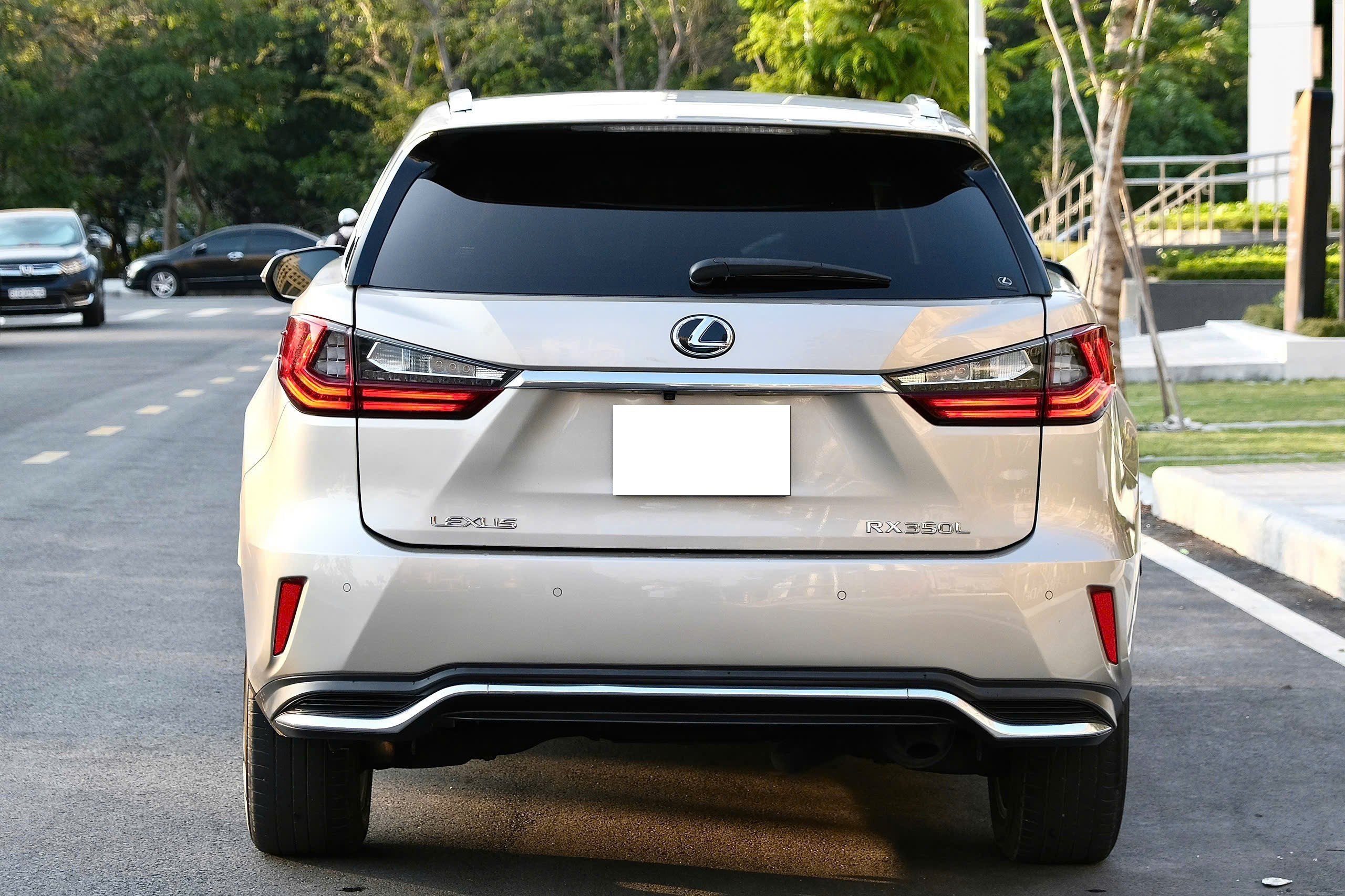 Bán Lexus RX 350L sản xuất 2019, màu vàng, xe nhập, 2.699 tỉ
