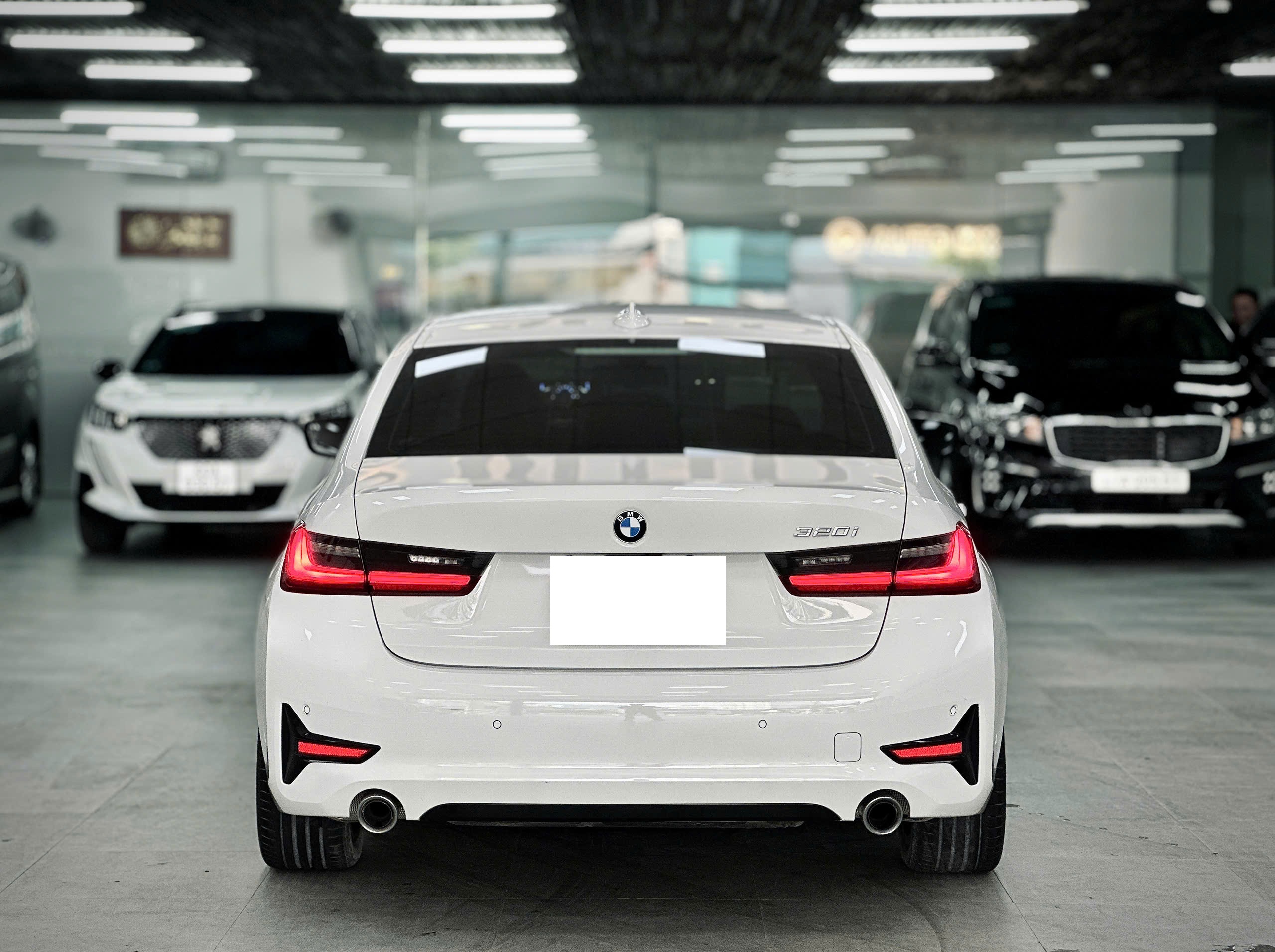 Bán BMW 3 Series 320i Sport Line sản xuất năm 2022, màu trắng, giá tốt