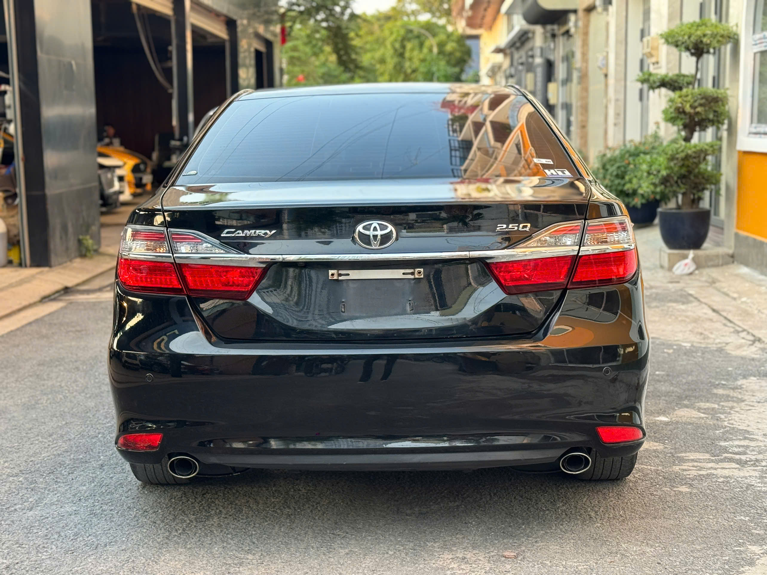 Bán Toyota Camry 2.5Q sản xuất 2018, màu đen, 610 triệu