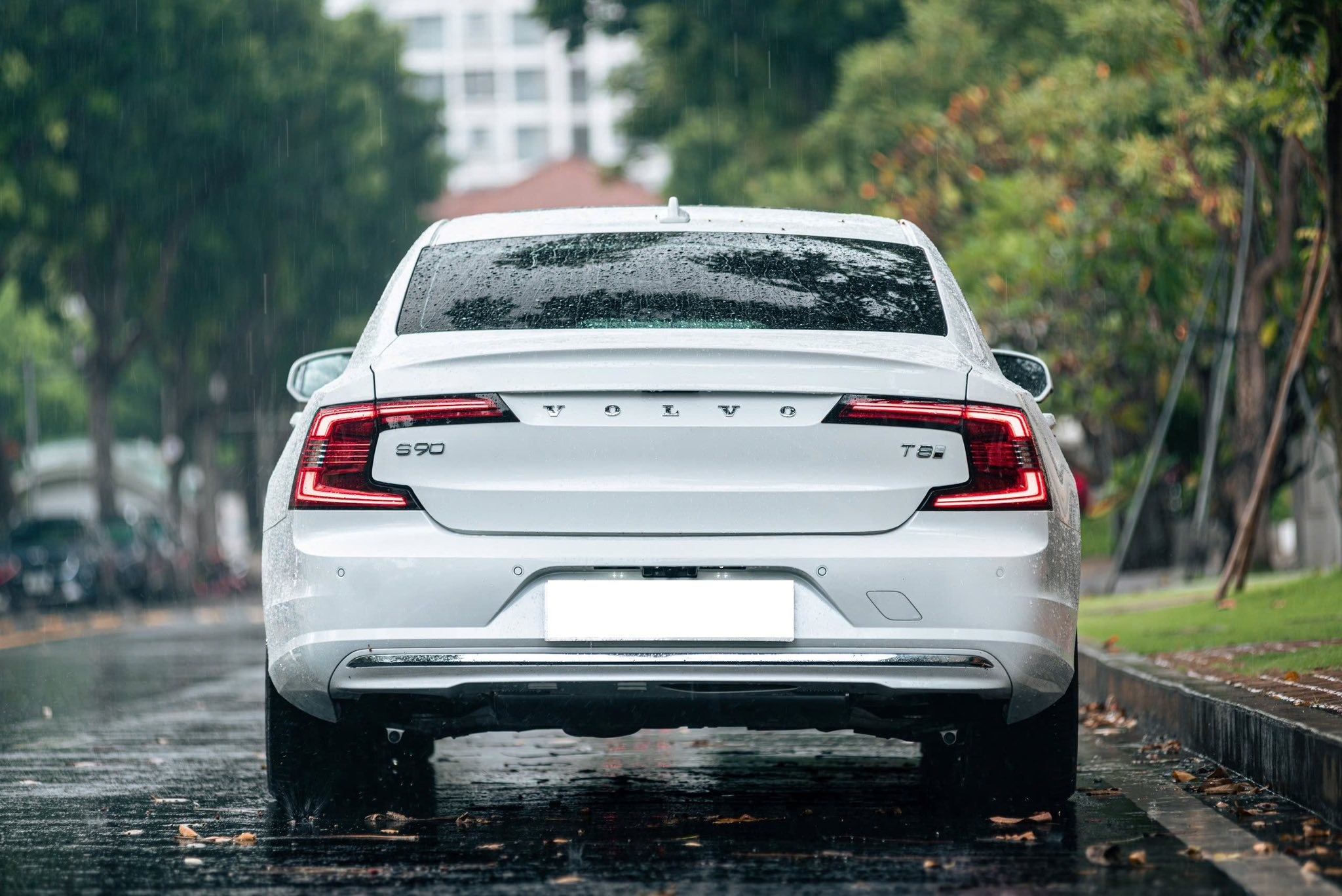 Cần bán Volvo S90 T8 AWD năm sản xuất 2025, màu trắng, nhập khẩu nguyên chiếc, 2.43 tỉ