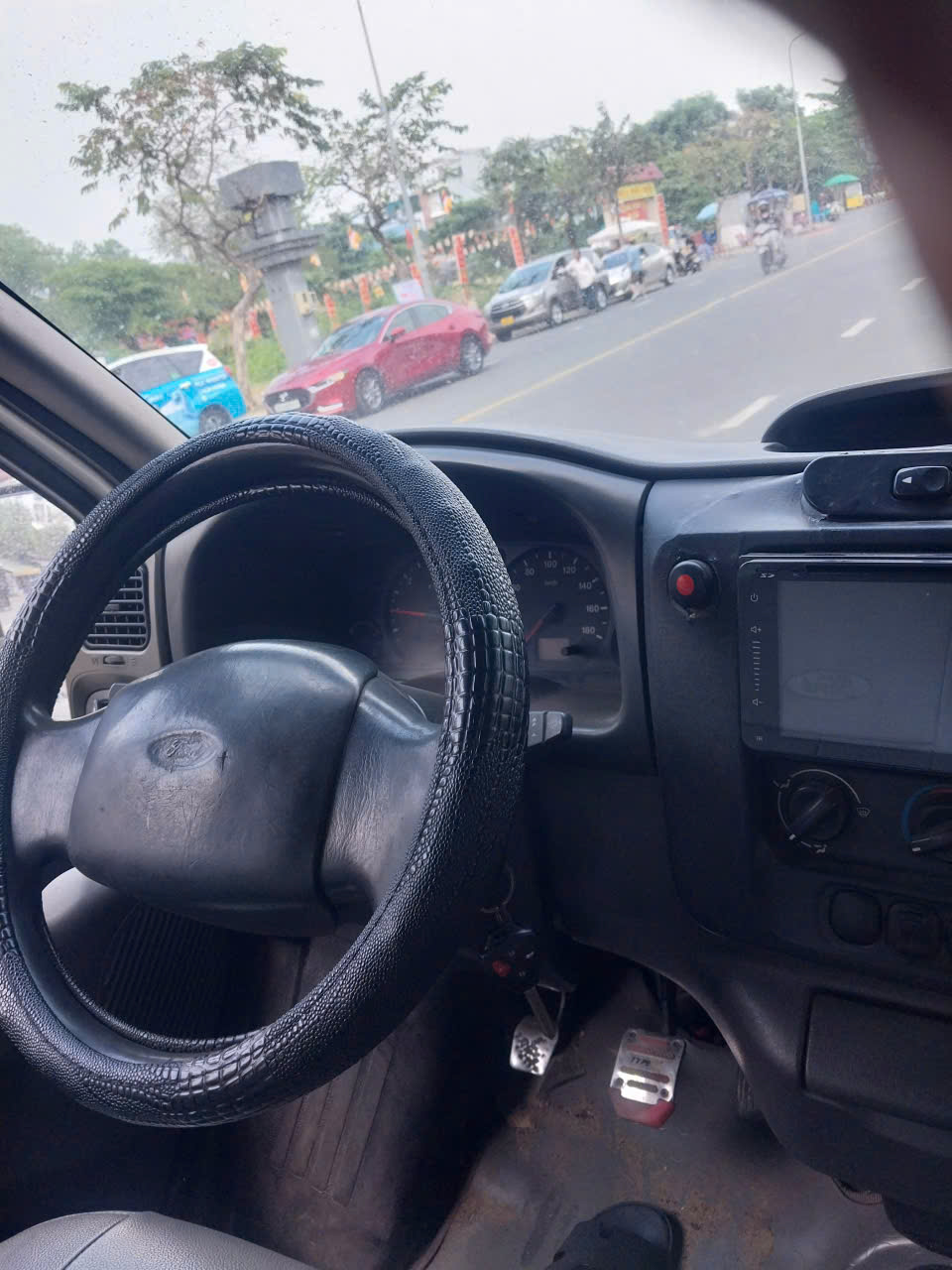 Cần bán xe FORD Hẻm 43 Vườn Lài, An Phú Đông, Q12