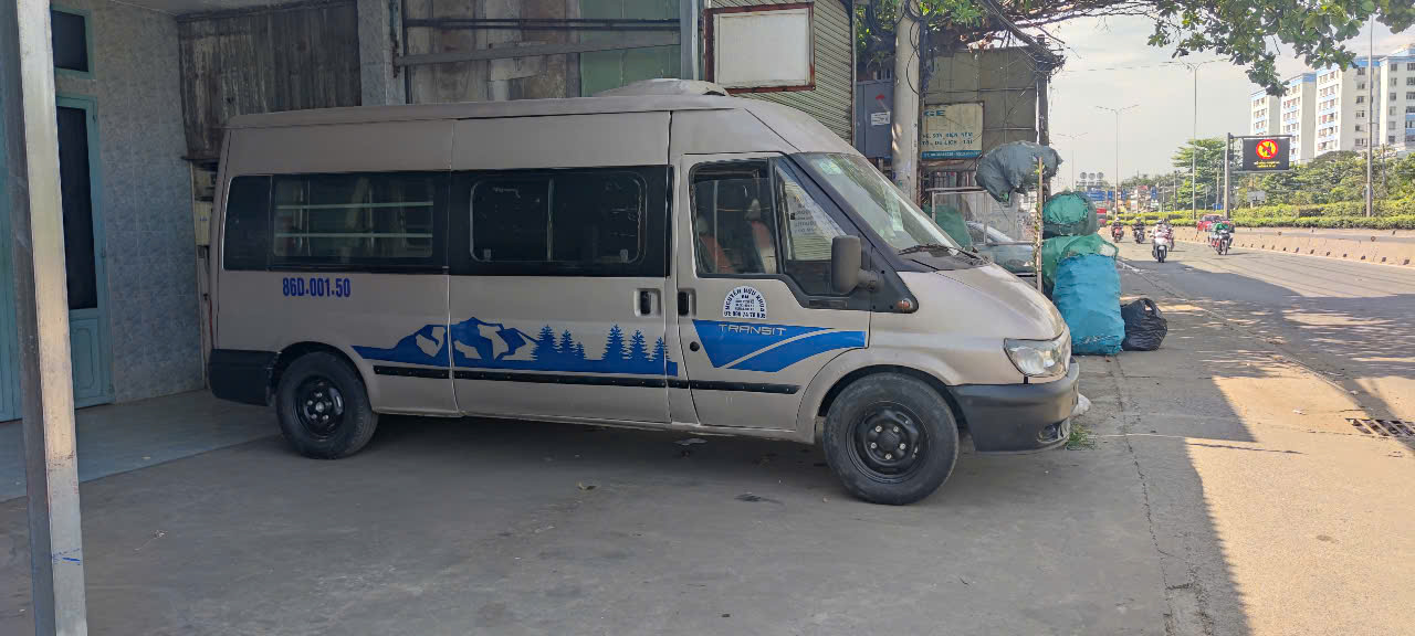 Chính chủ bán và cho thuê  xe Ford Transit tải van, 6 người / 900kg.