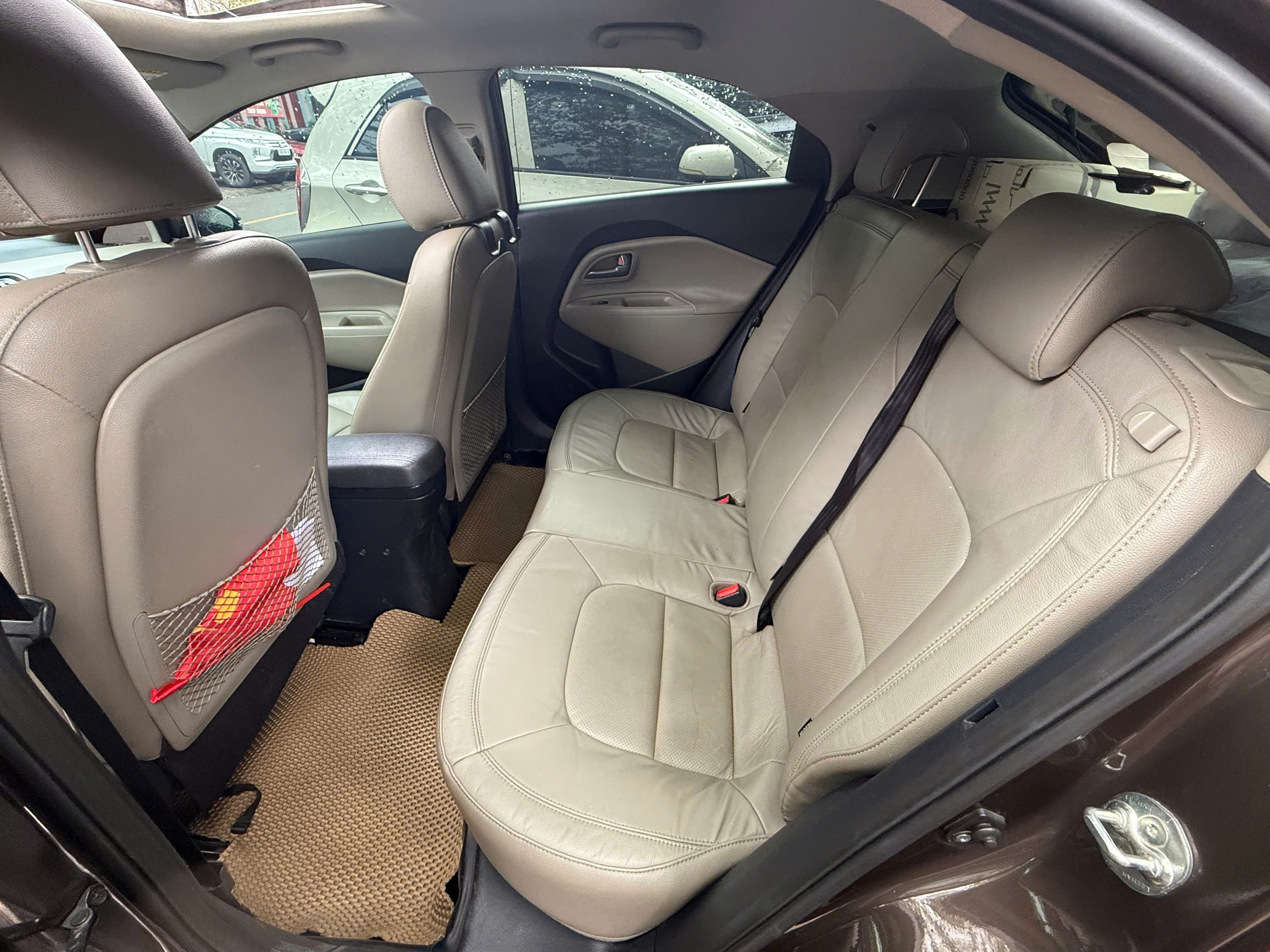 Xe KIA RIO HATCHBACK AT 1.4 nhập khẩu nguyên chiếc 5 chỗ