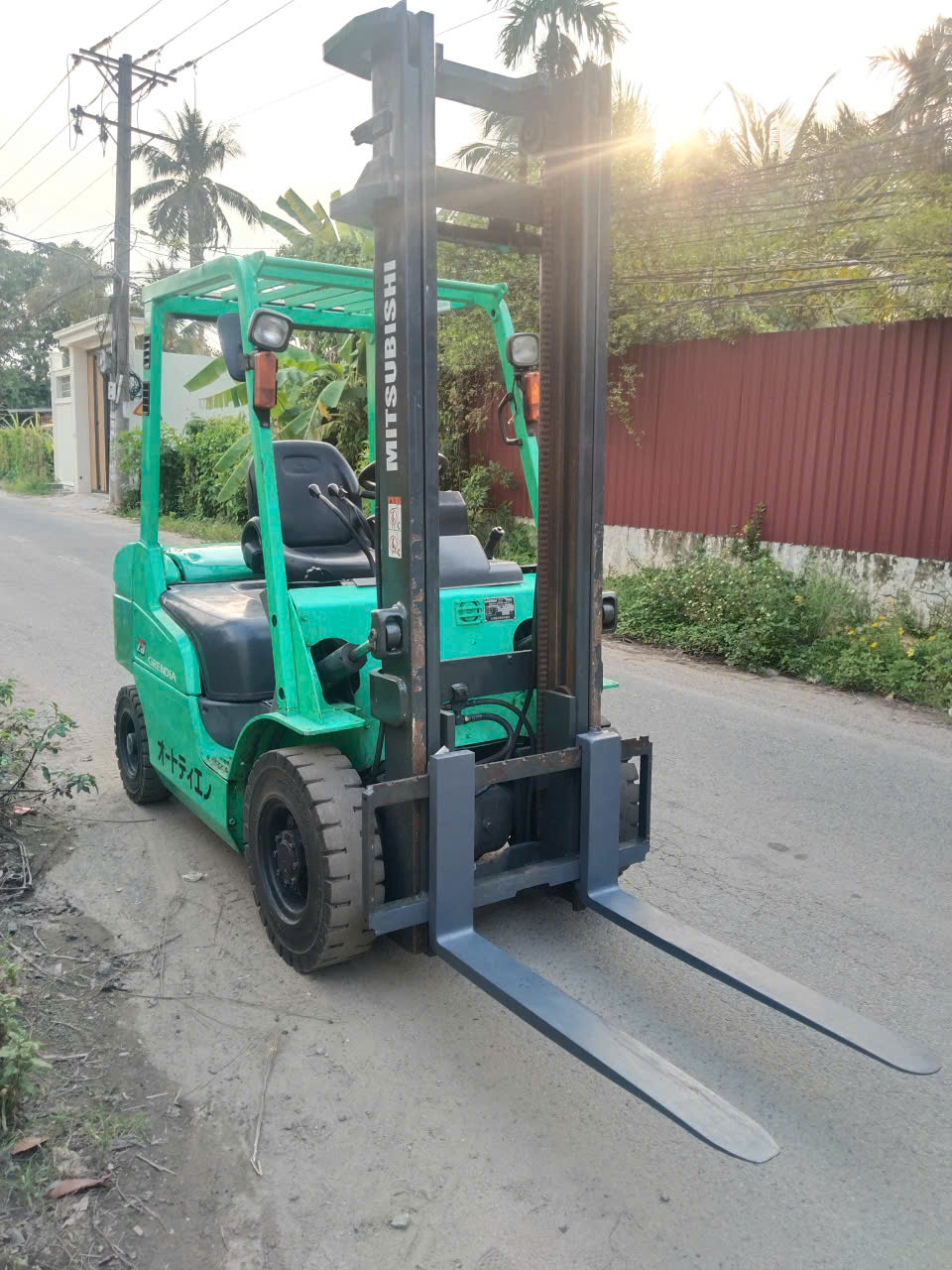 Bán xe nâng Mitsubishi Grendia 2.5 tấn sản xuất năm 2009