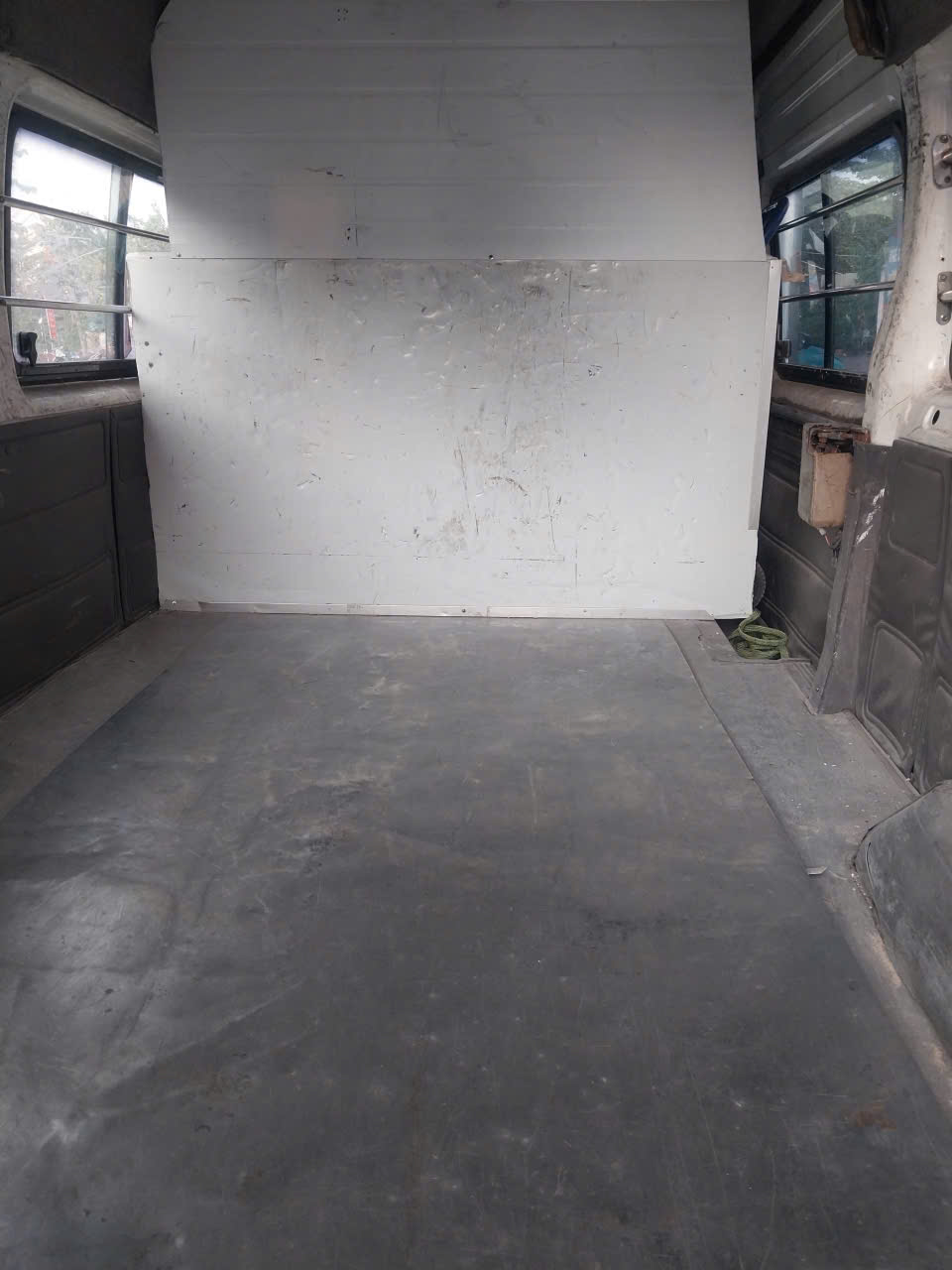 Cần bán xe FORD Hẻm 43 Vườn Lài, An Phú Đông, Q12