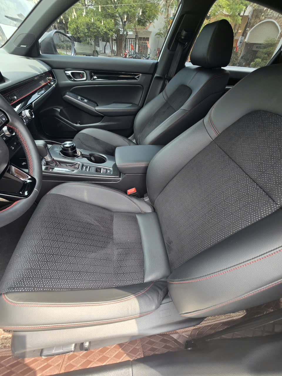 Chính Chủ Bán Xe Siêu Lướt – Honda Civic E:HEV