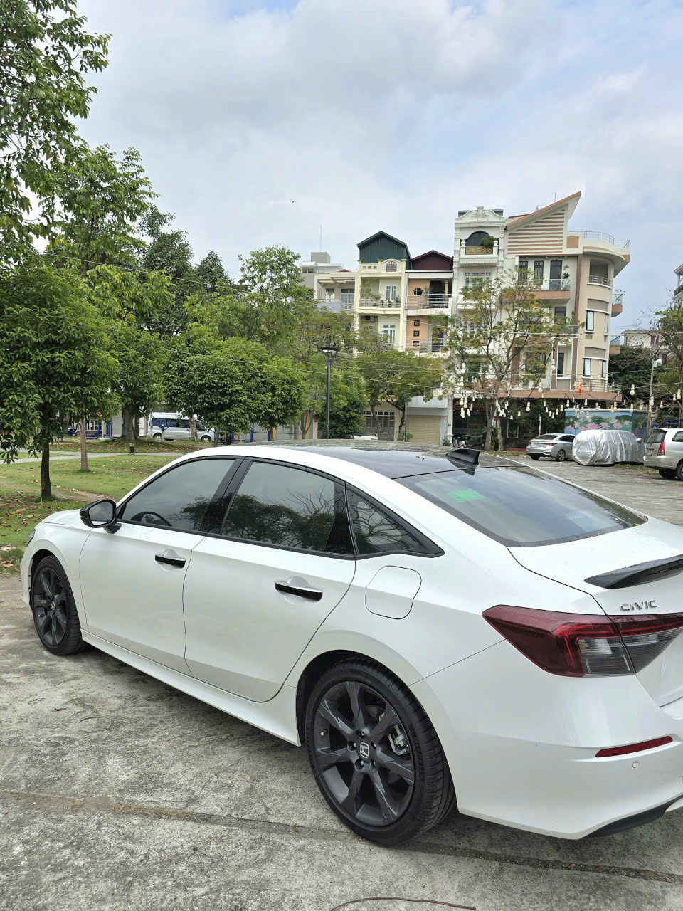 Chính Chủ Bán Xe Siêu Lướt – Honda Civic E:HEV