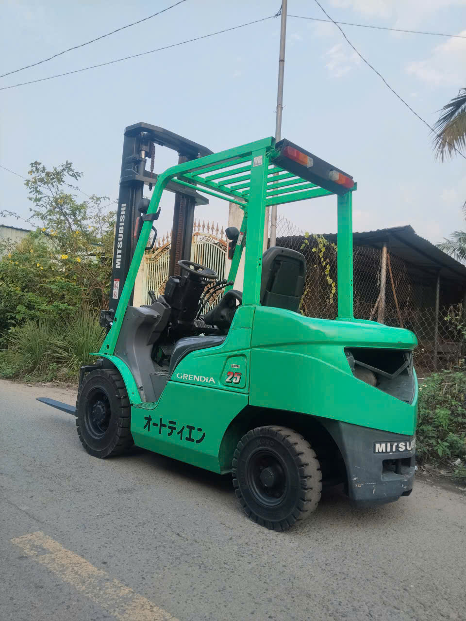 Bán xe nâng Mitsubishi Grendia 2.5 tấn sản xuất năm 2009