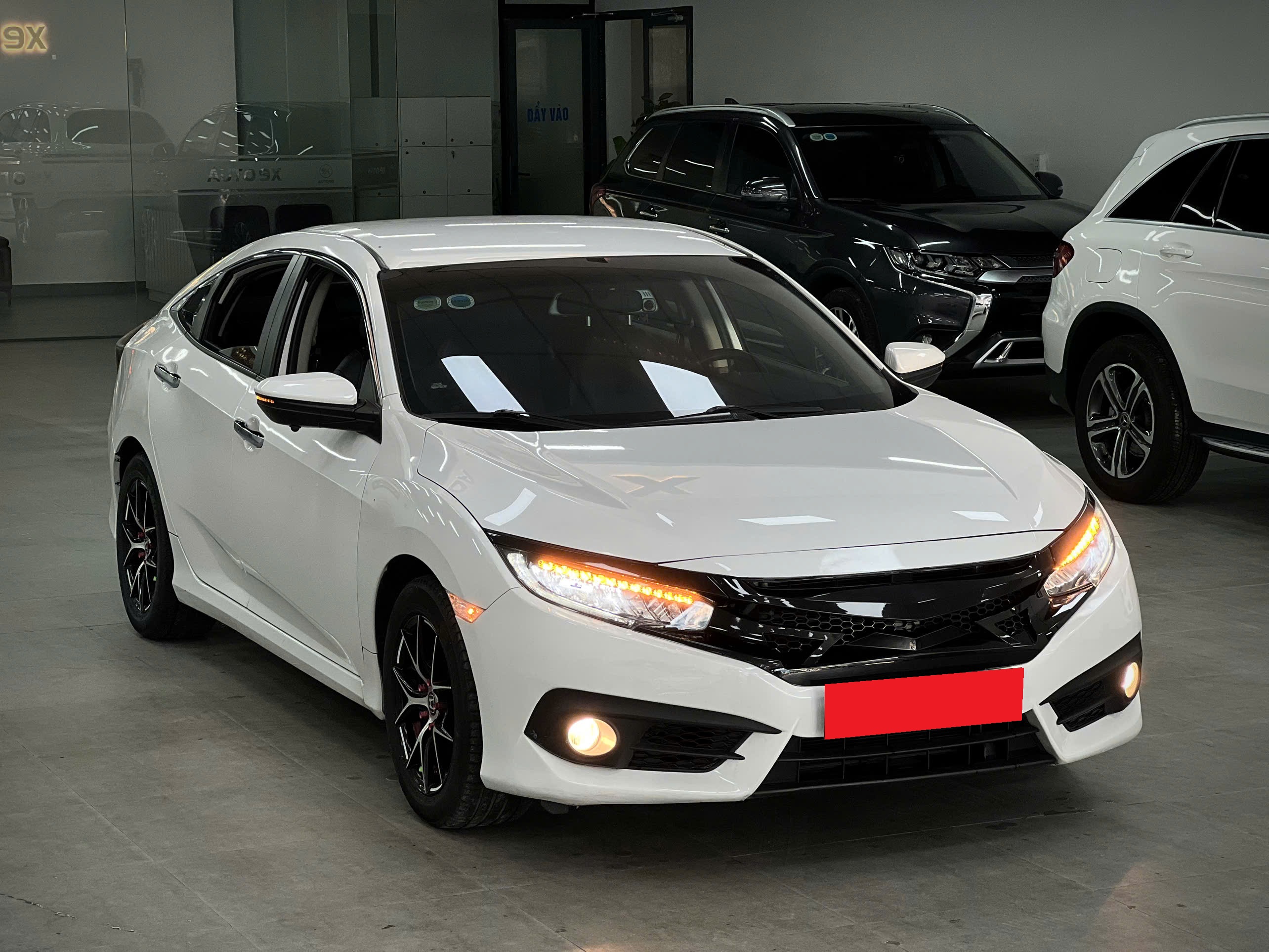 Bán xe Honda Civic 1.8G sản xuất 2021, màu trắng, nhập khẩu nguyên chiếc