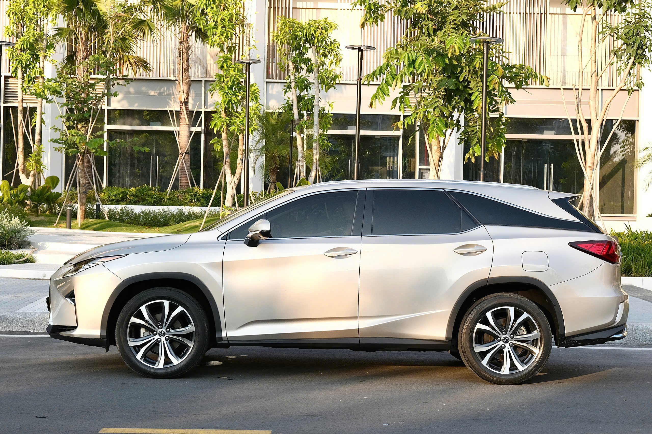 Bán Lexus RX 350L sản xuất 2019, màu vàng, xe nhập, 2.699 tỉ