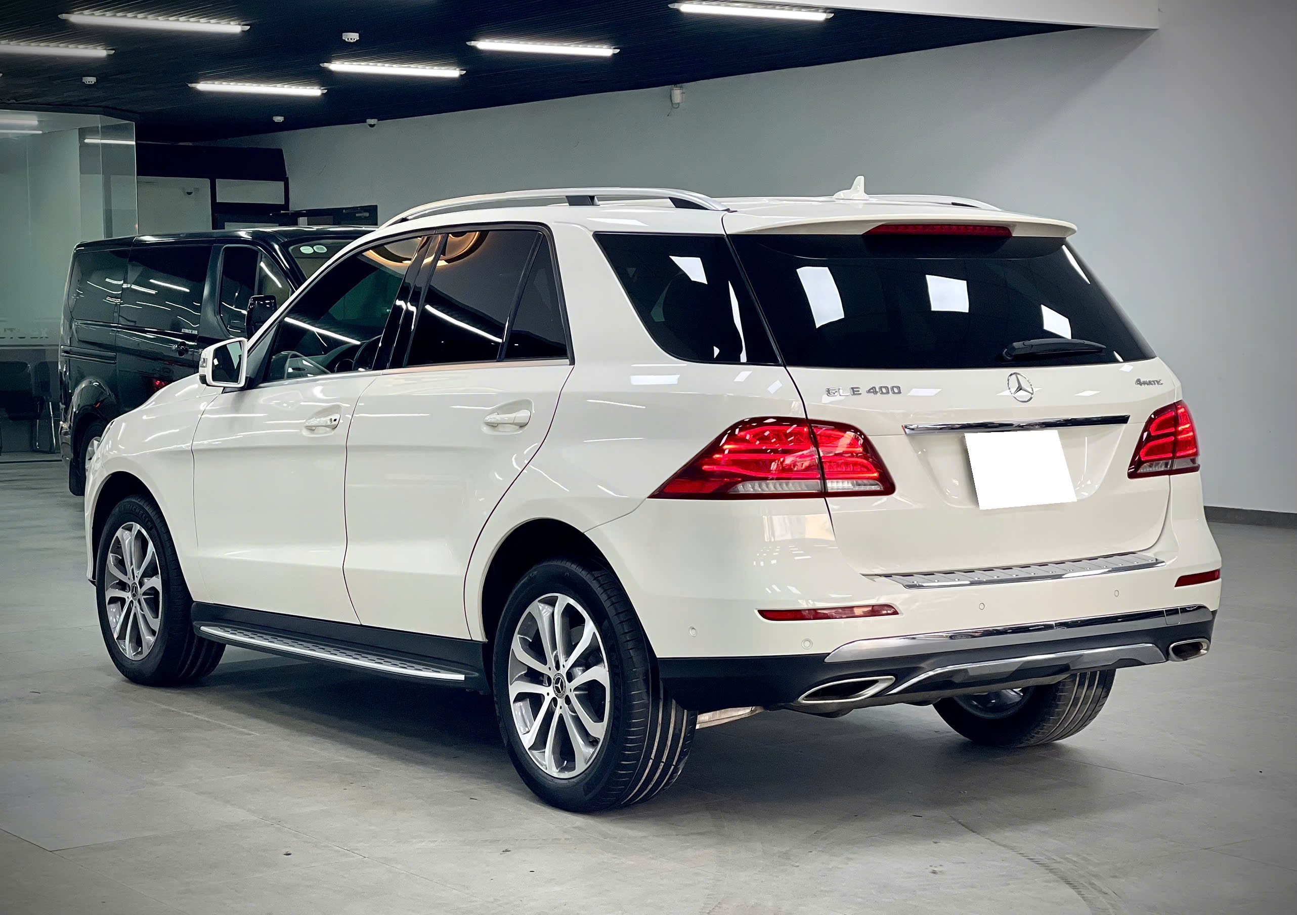 Cần bán Mercedes-Benz GLE-Class 400 4Matic năm sản xuất 2017, màu trắng, 1.099tỉ