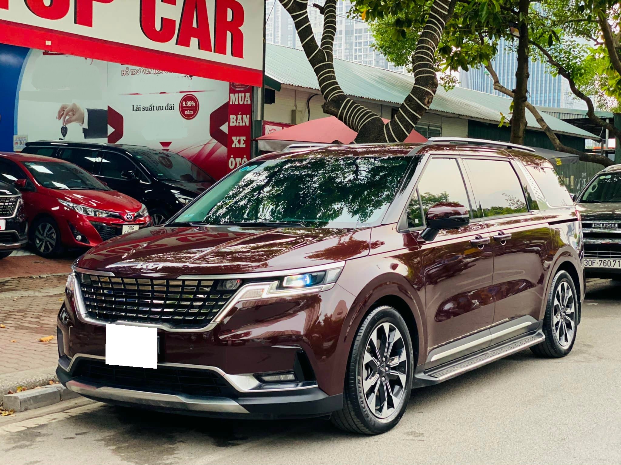 Cần bán xe Kia Carnival Premium 2.2D 8S sản xuất năm 2023, màu đỏ