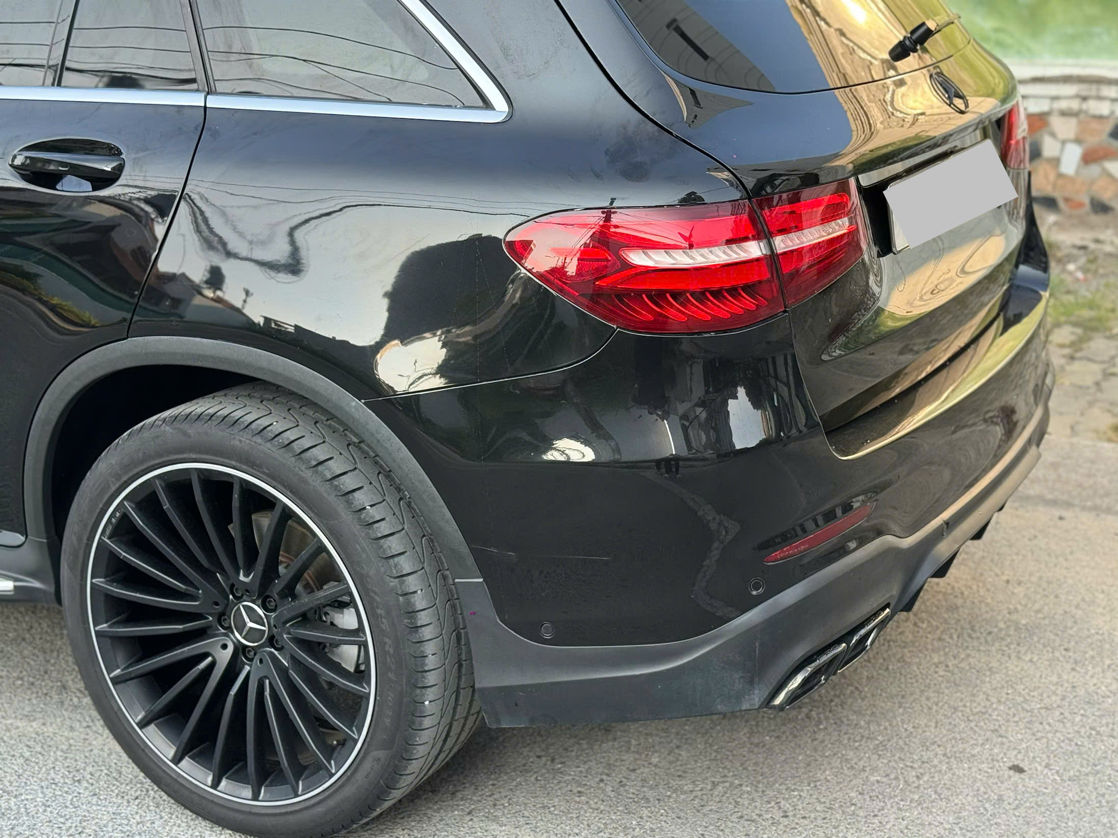 Cần bán xe Mercedes-Benz GLC-Class 300 4Matic năm 2018, màu đen