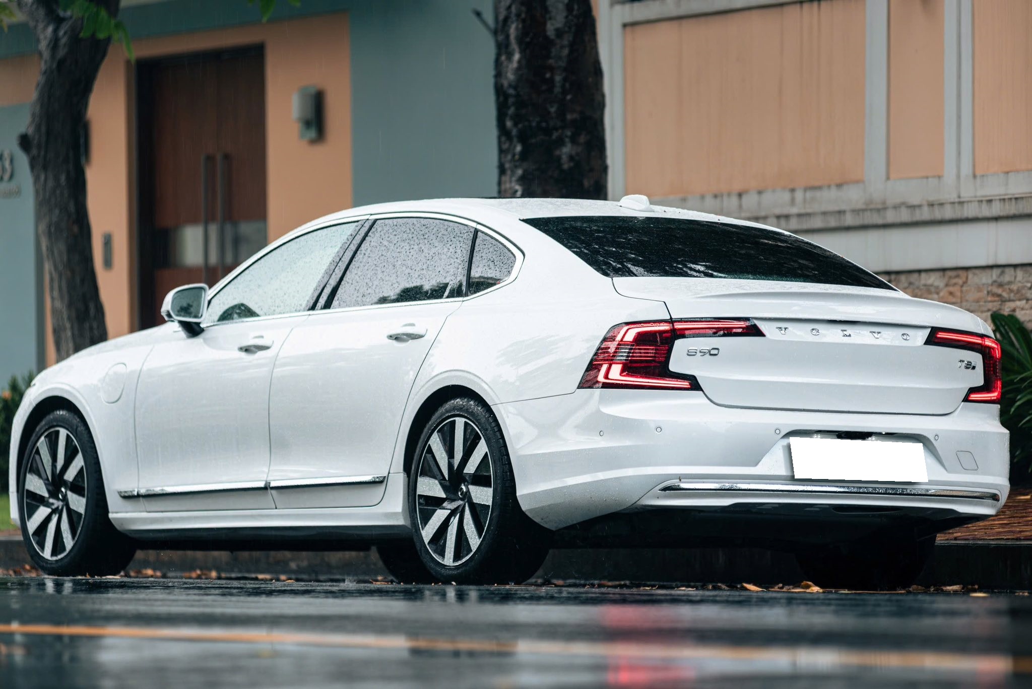 Cần bán Volvo S90 T8 AWD năm sản xuất 2025, màu trắng, nhập khẩu nguyên chiếc, 2.43 tỉ