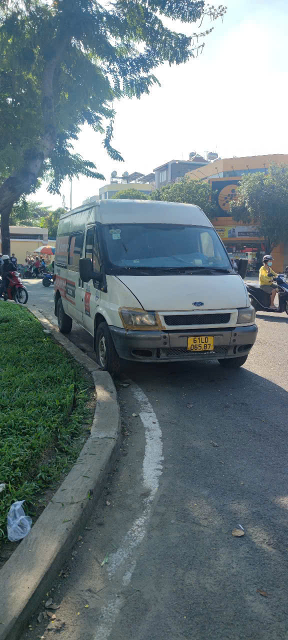 Chính chủ bán và cho thuê  xe Ford Transit tải van, 6 người / 900kg.