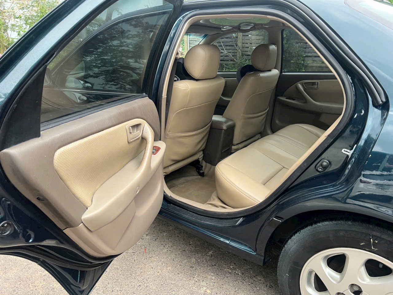 Chính chủ cần bán xe Camry 2.2 xăng nhớt là đi