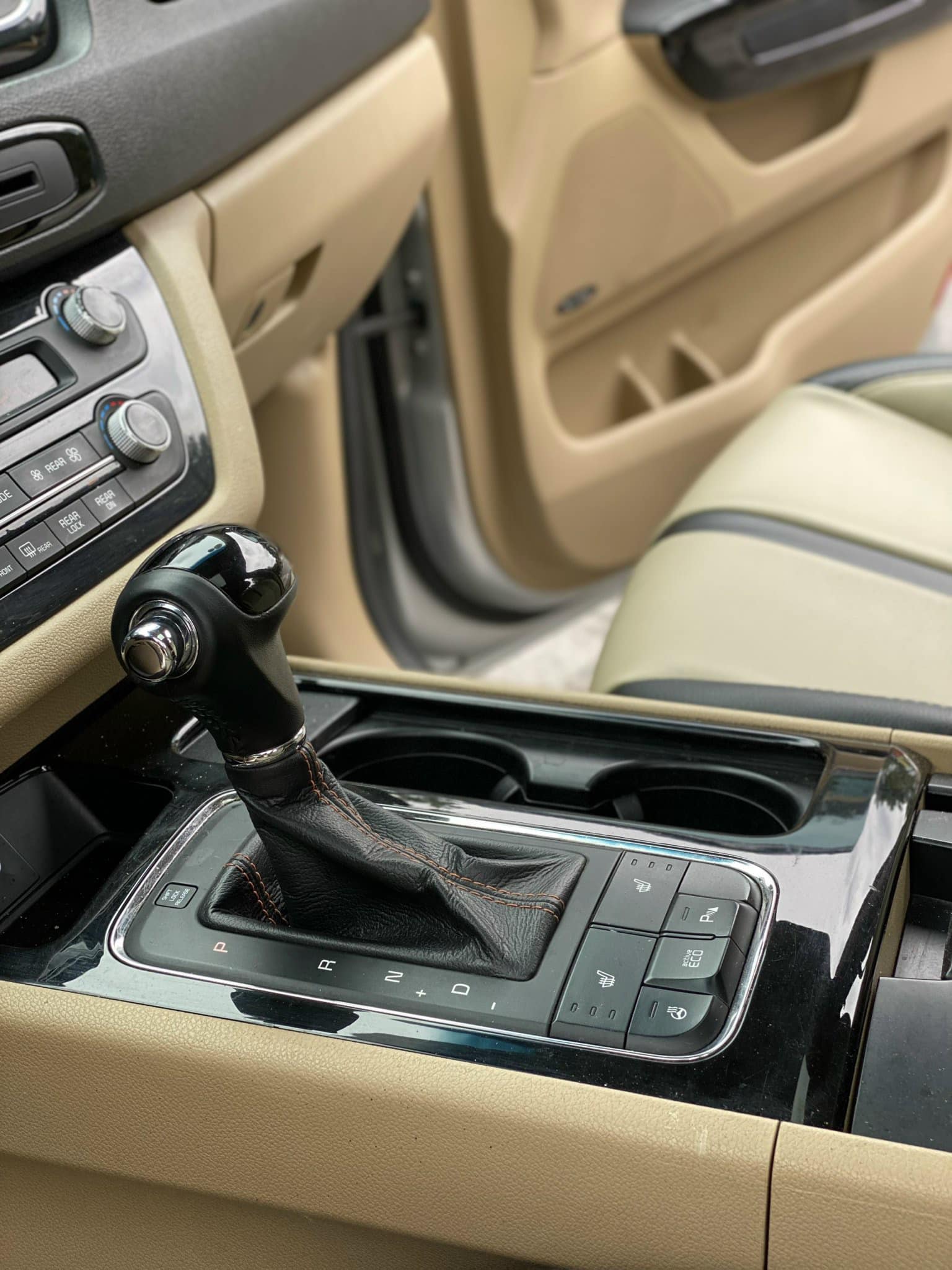 Cần bán Kia Sedona 2.2L DATH năm sản xuất 2018, màu bạc